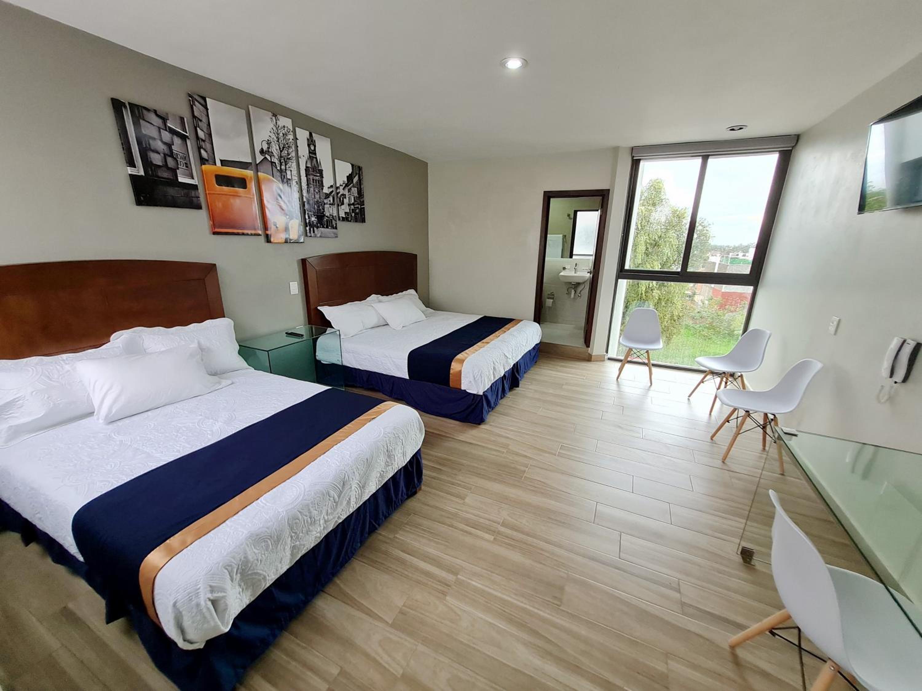 Deluxe Queen Suite