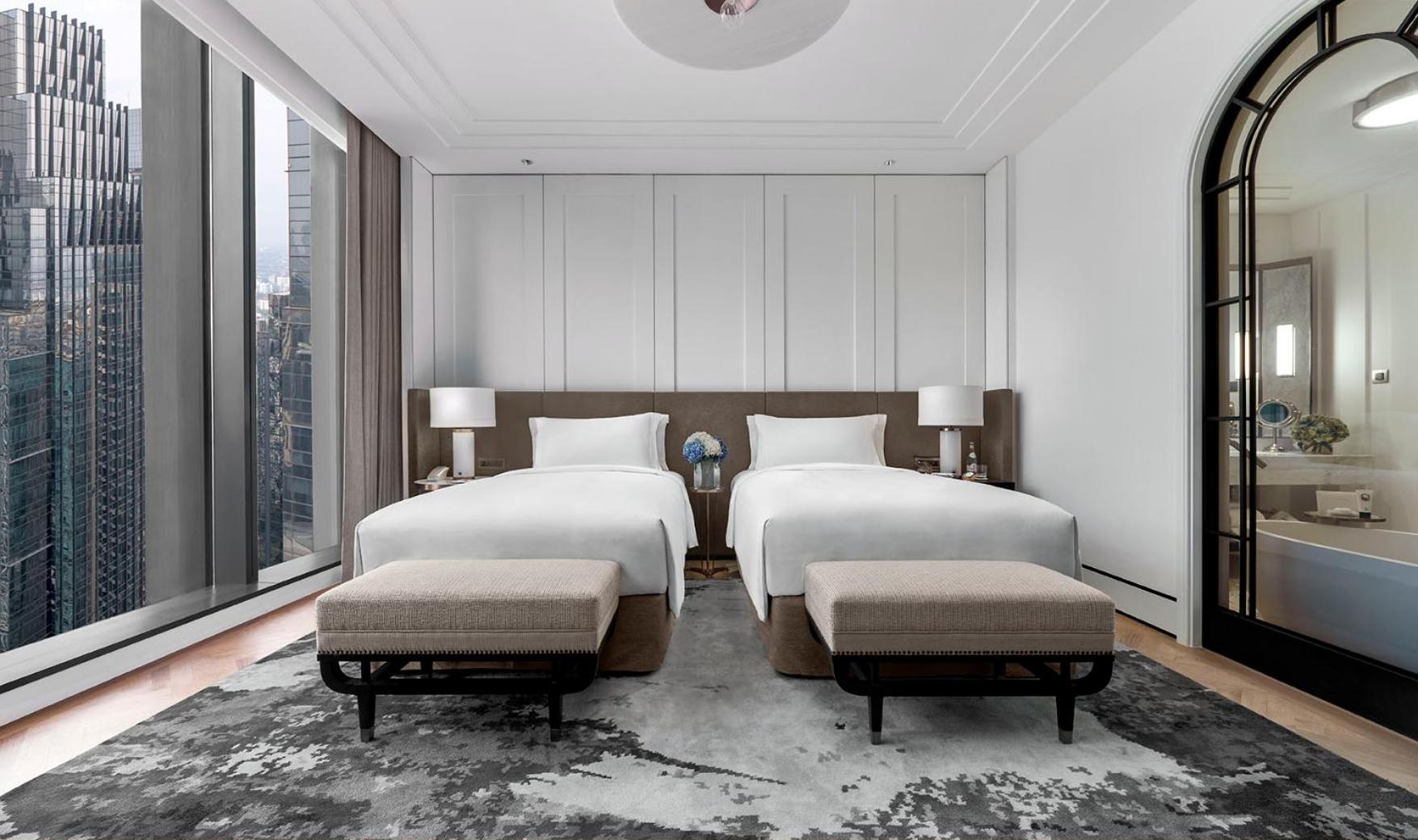 Deluxe Skyline Twin Room