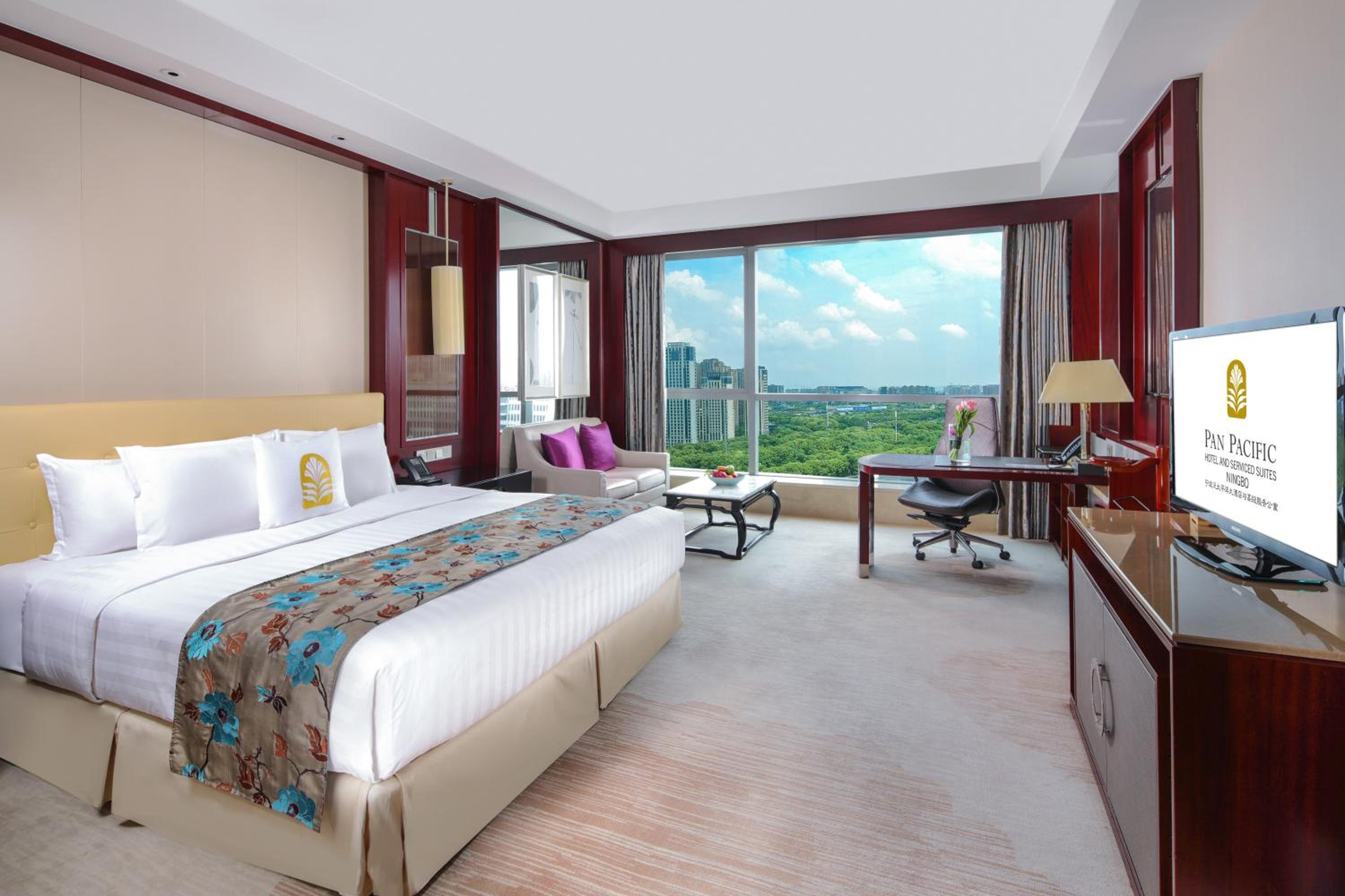 Deluxe king bed room (Reserve at least one week in advance to enjoy two complimentary daily laundry services and a discount voucher for Madr 99 restaurant)