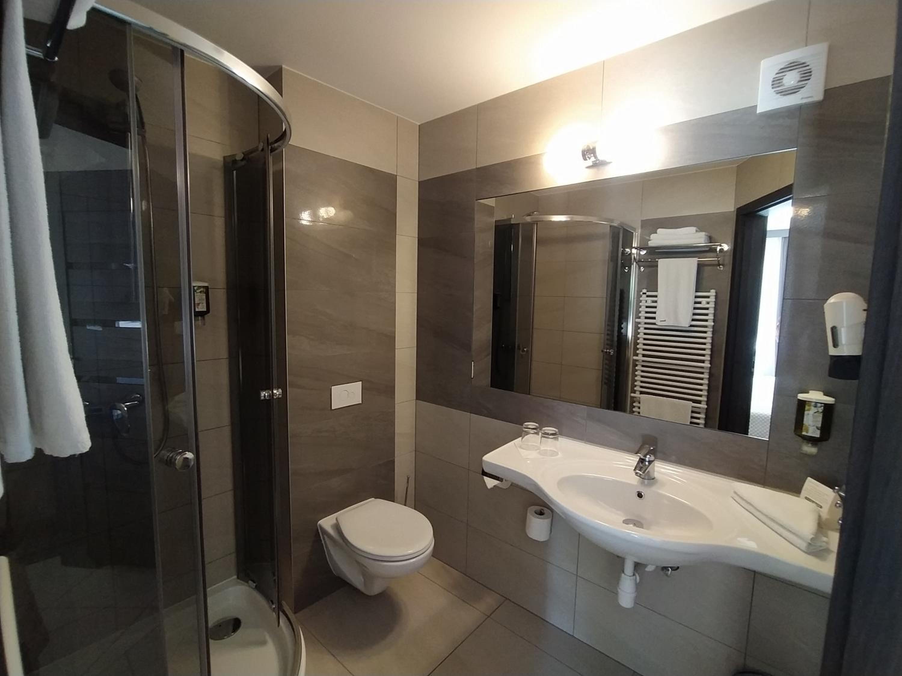 Double Room with Extra Bed (2 Adults + 1 Child) photo 2