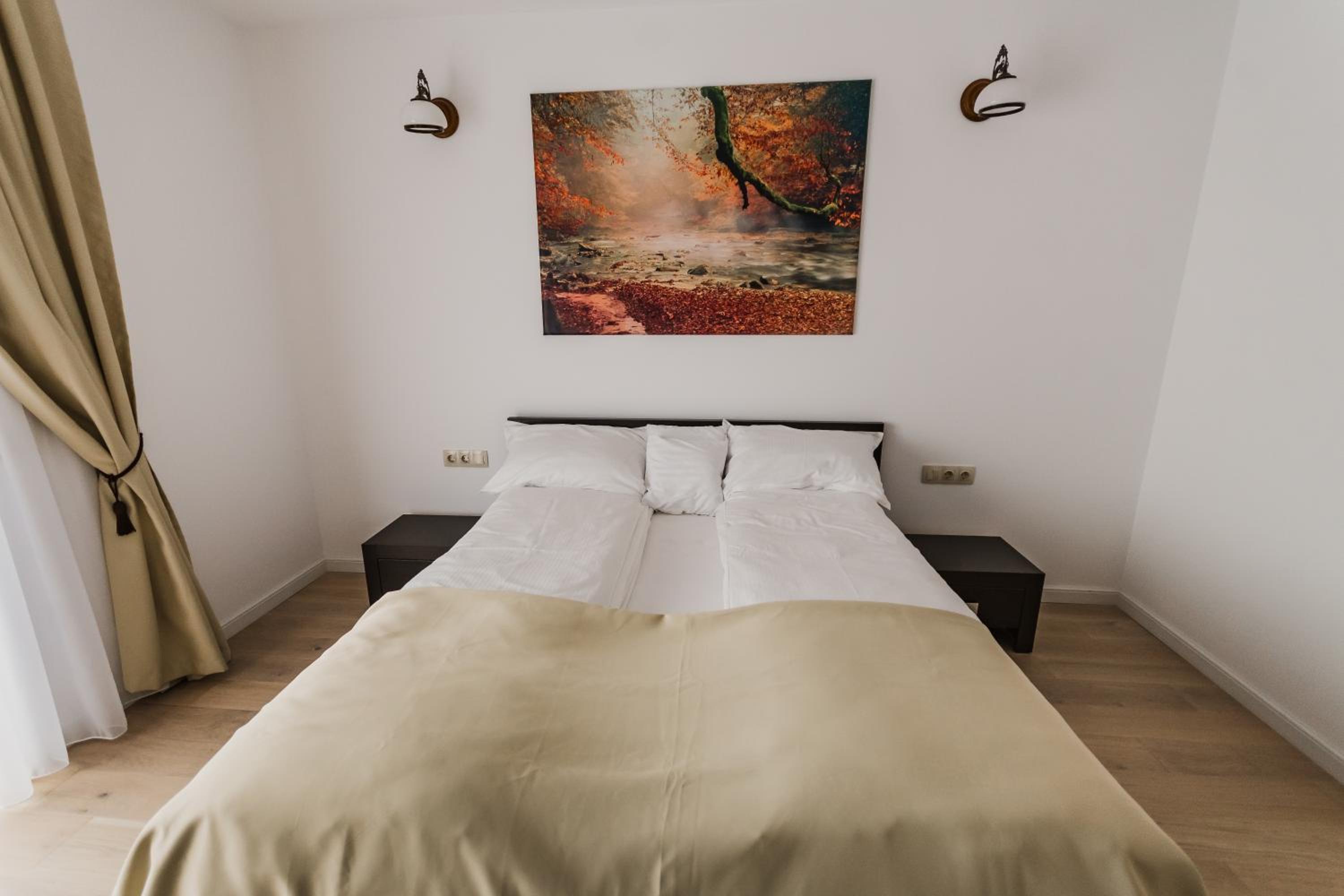 Double Room with Mountain View - Photo 3