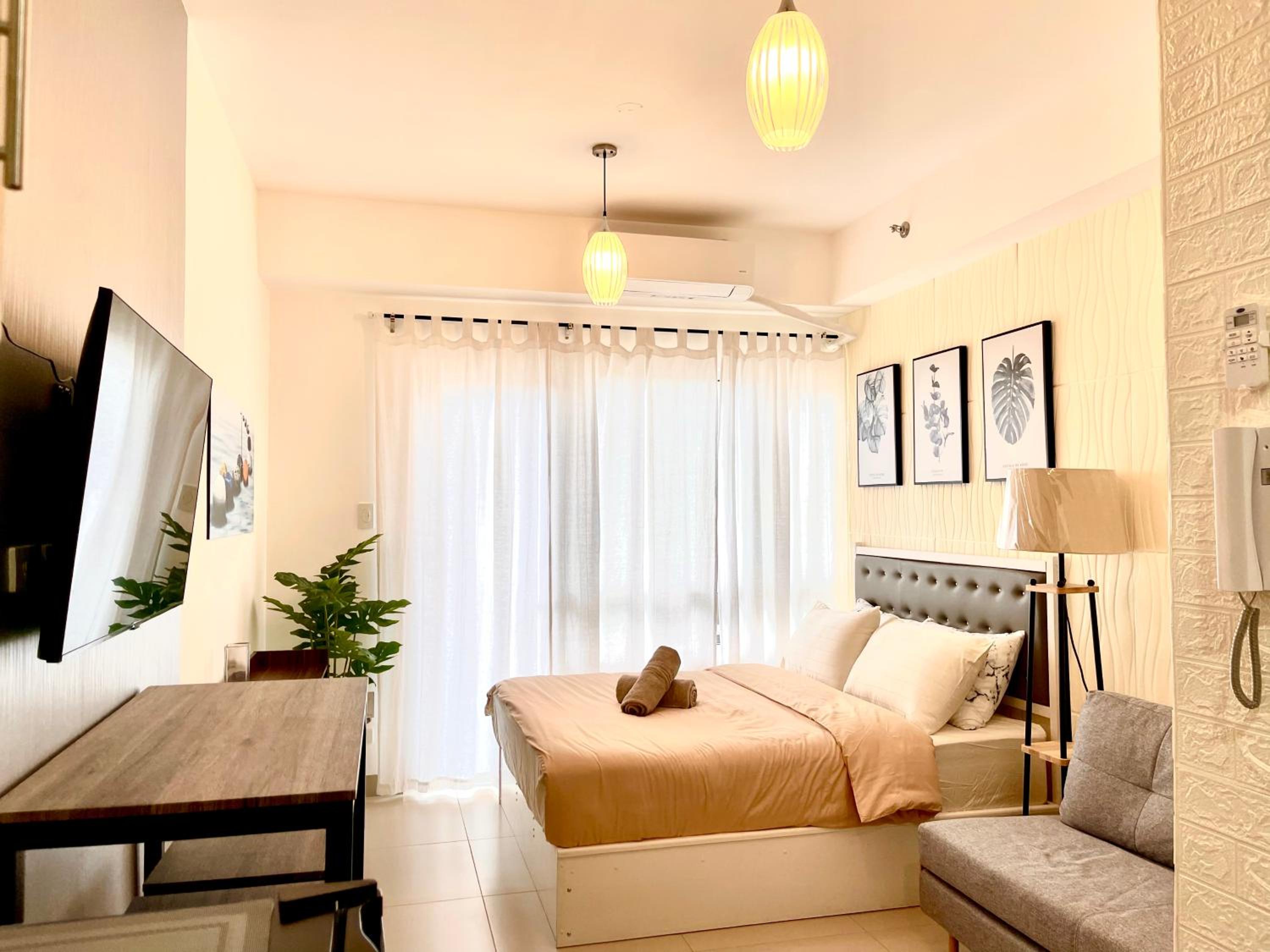 One-Bedroom Apartment - Photo 2