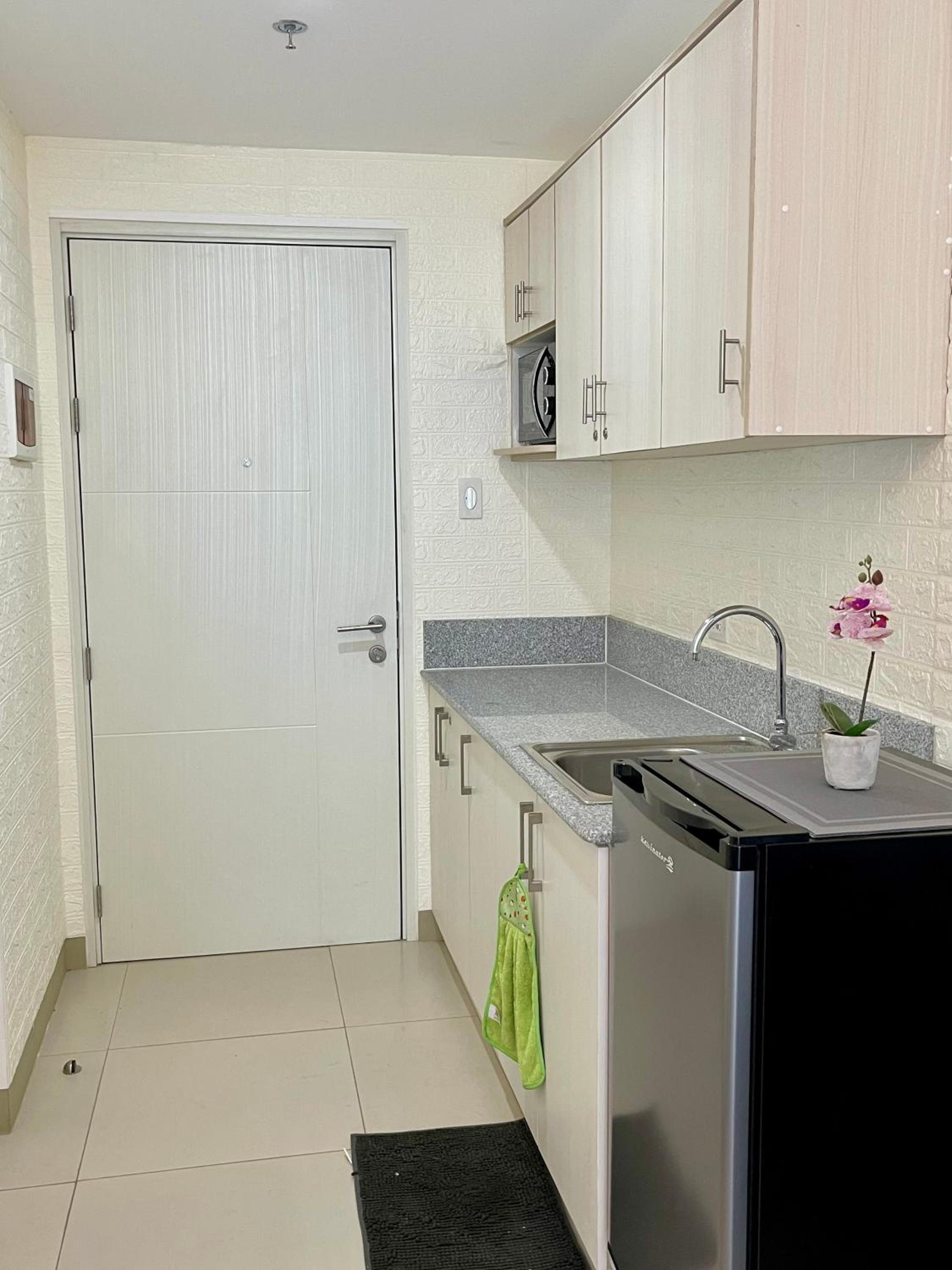 One-Bedroom Apartment - Photo 11