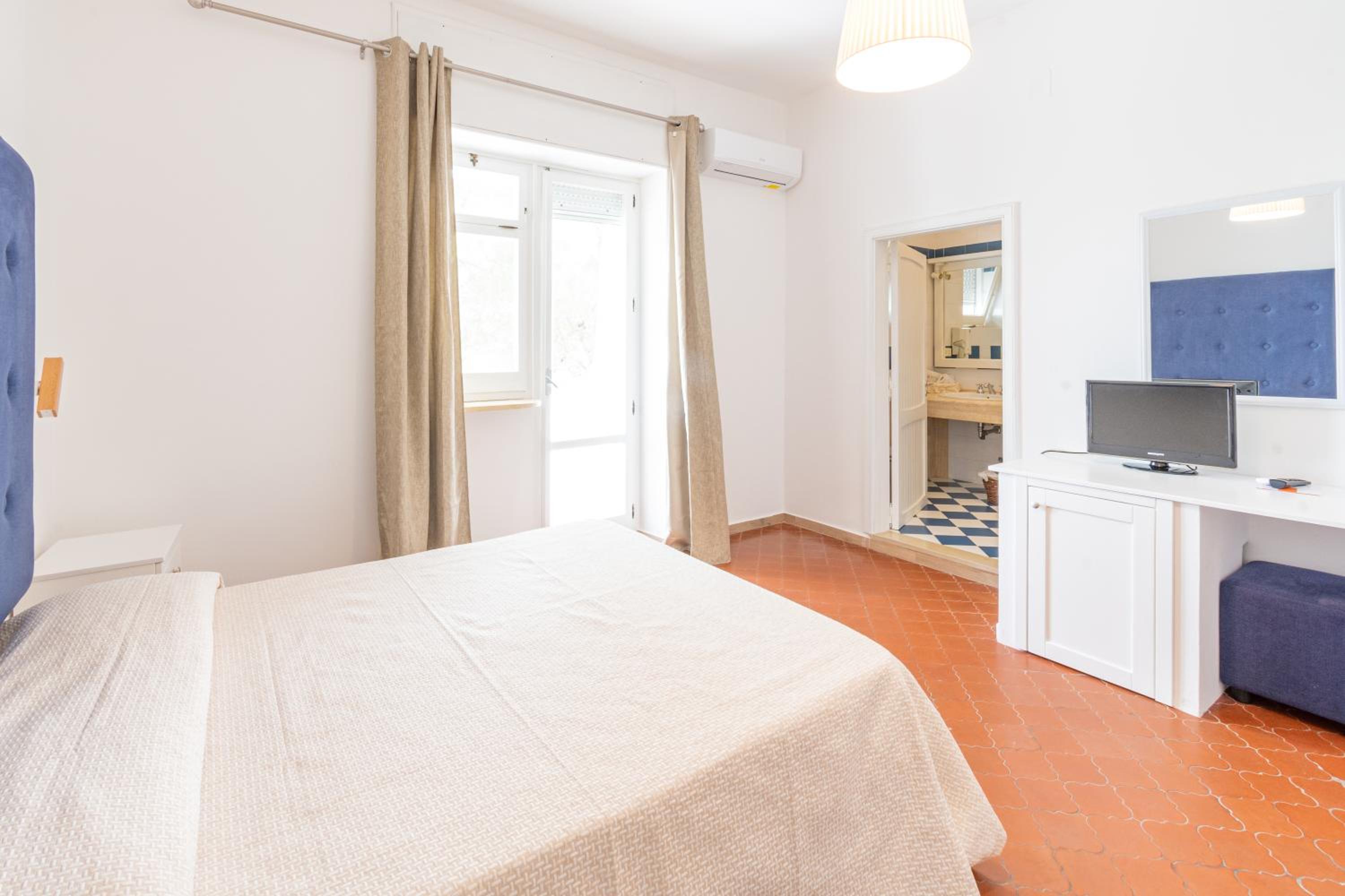 Classic Double or Twin Room with Sea View photo 2