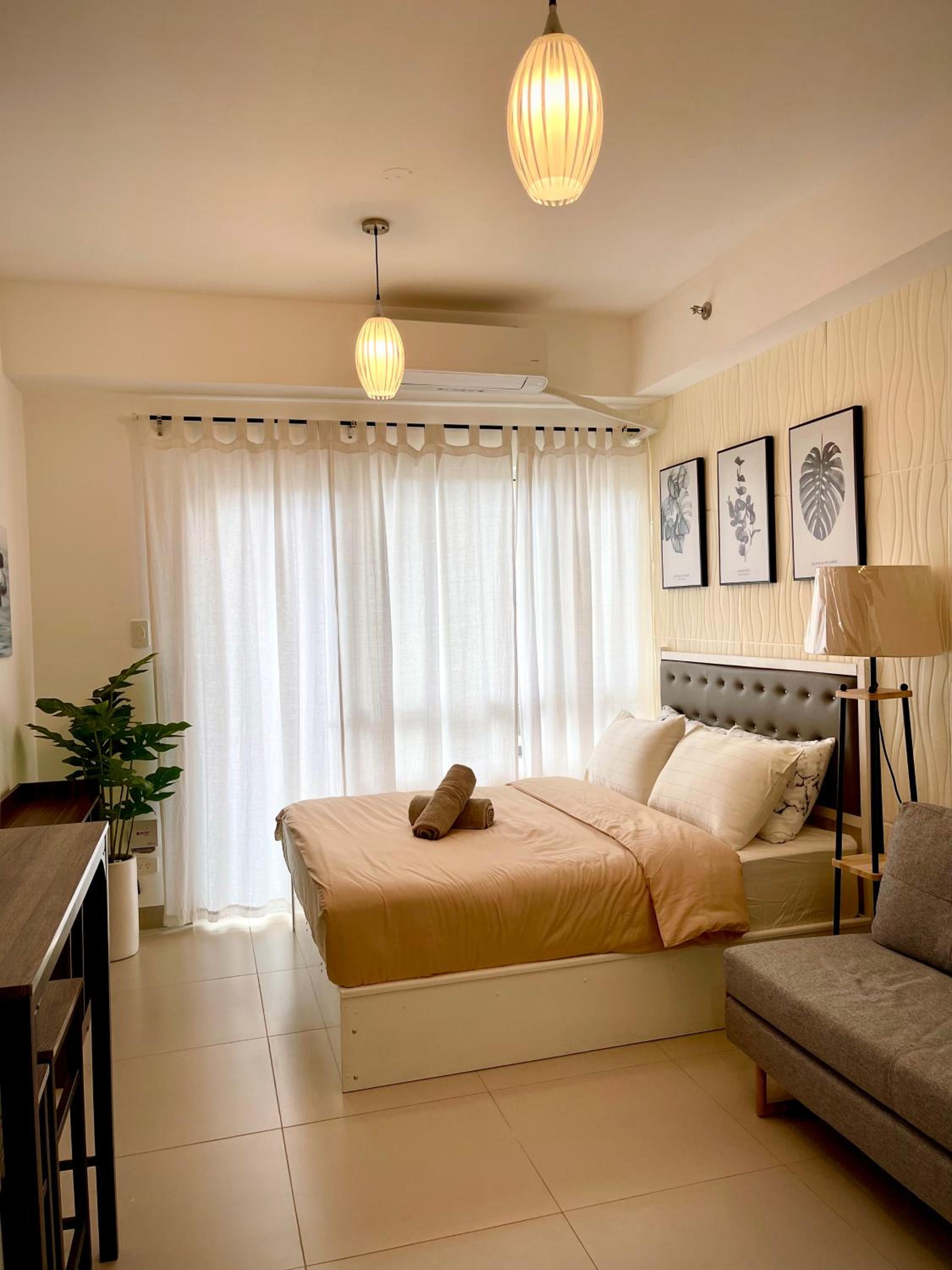 One-Bedroom Apartment - Photo 1