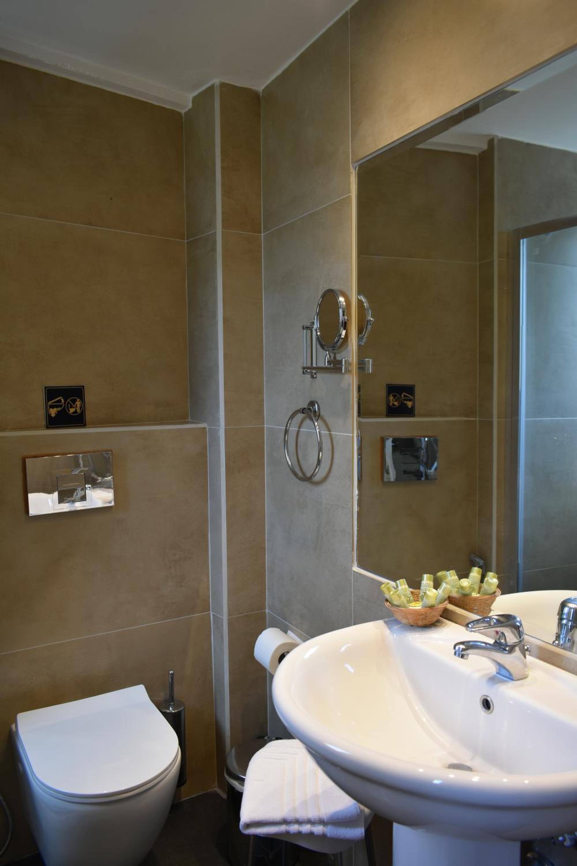 Suite with Mountain View - Photo 4