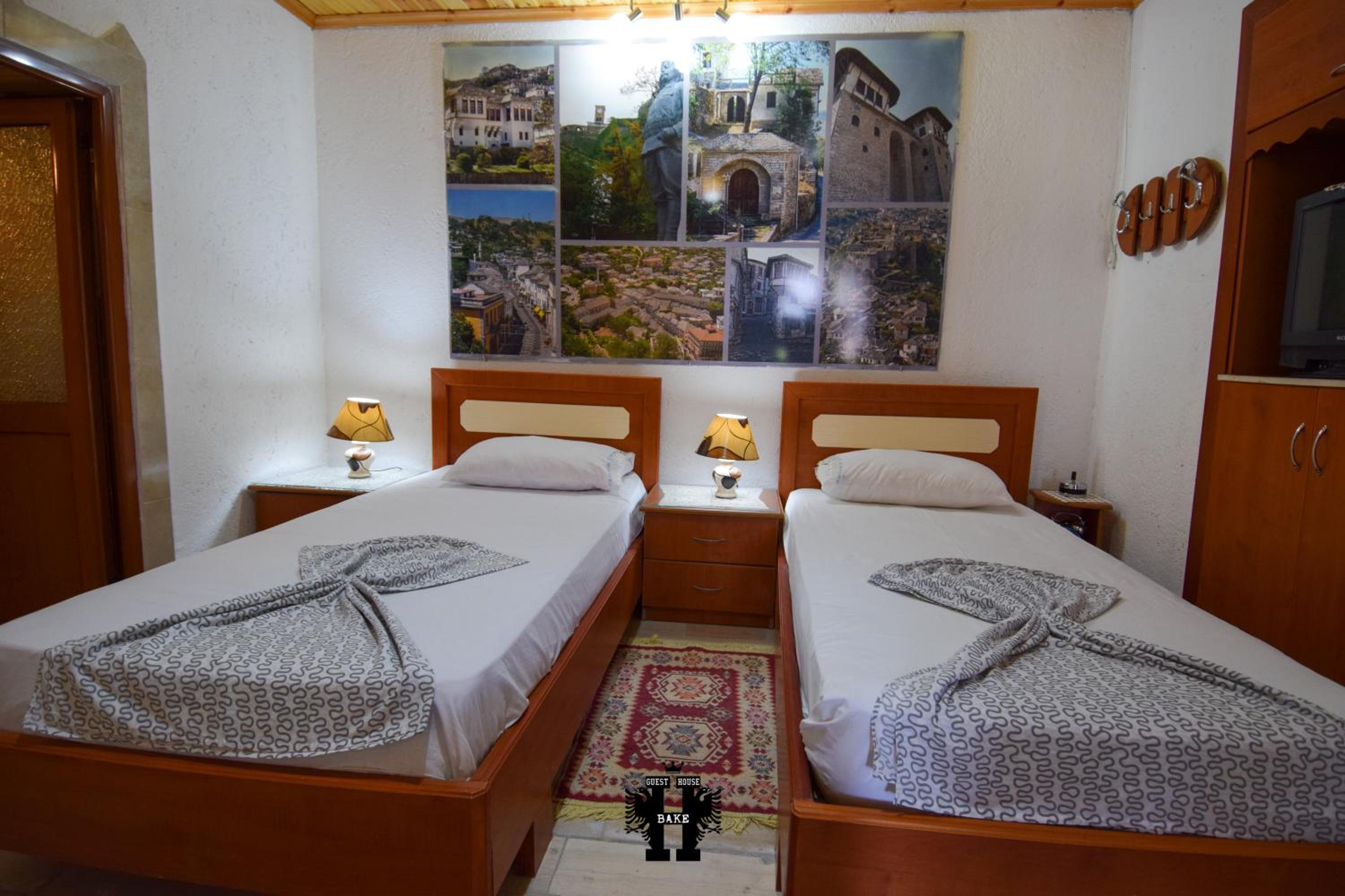 Twin Room with Private Bathroom photo 2