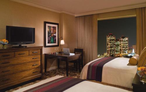 Deluxe Room 2 Queen Beds  - Photo 2
