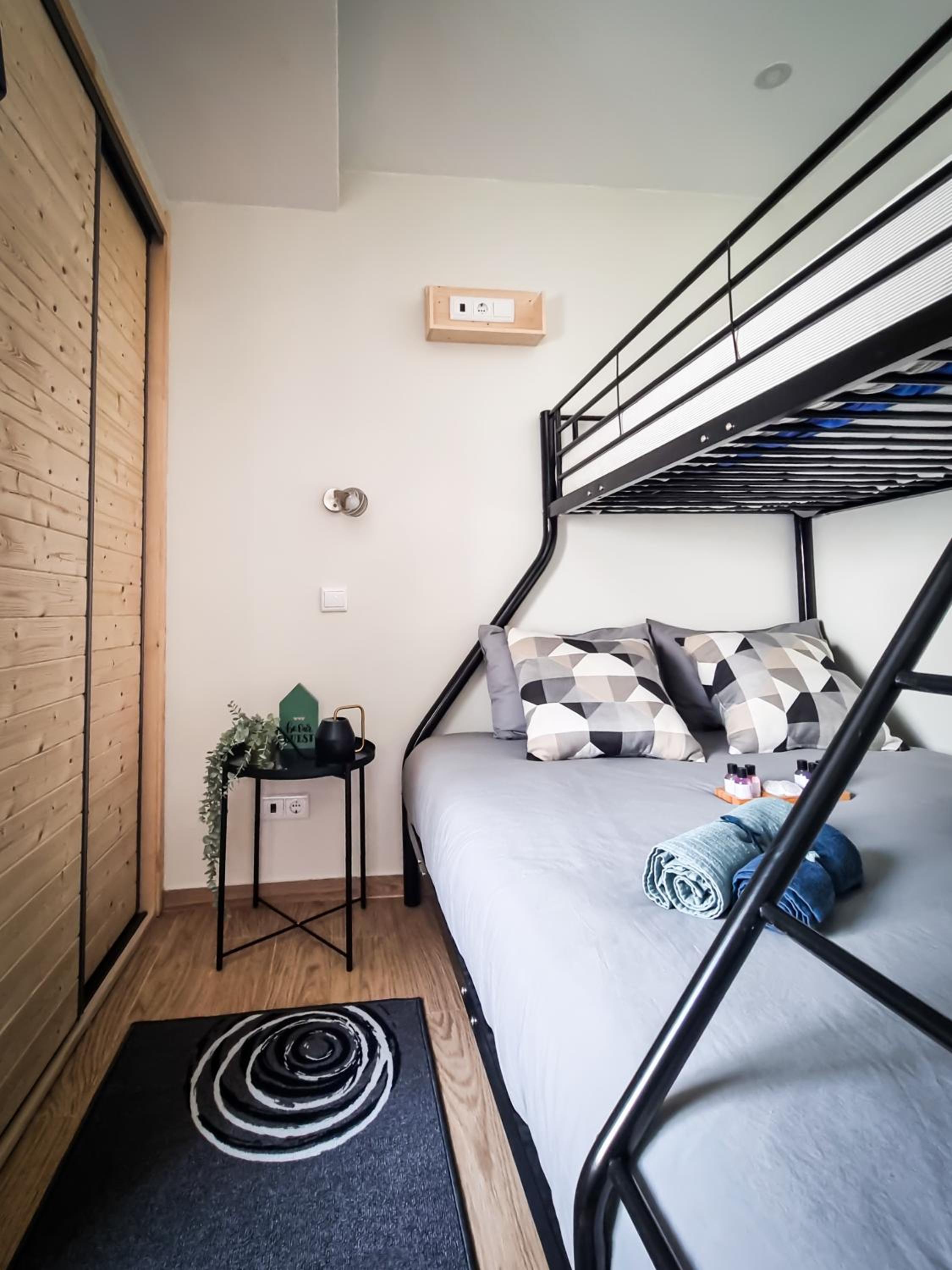 One-Bedroom House - Photo 19