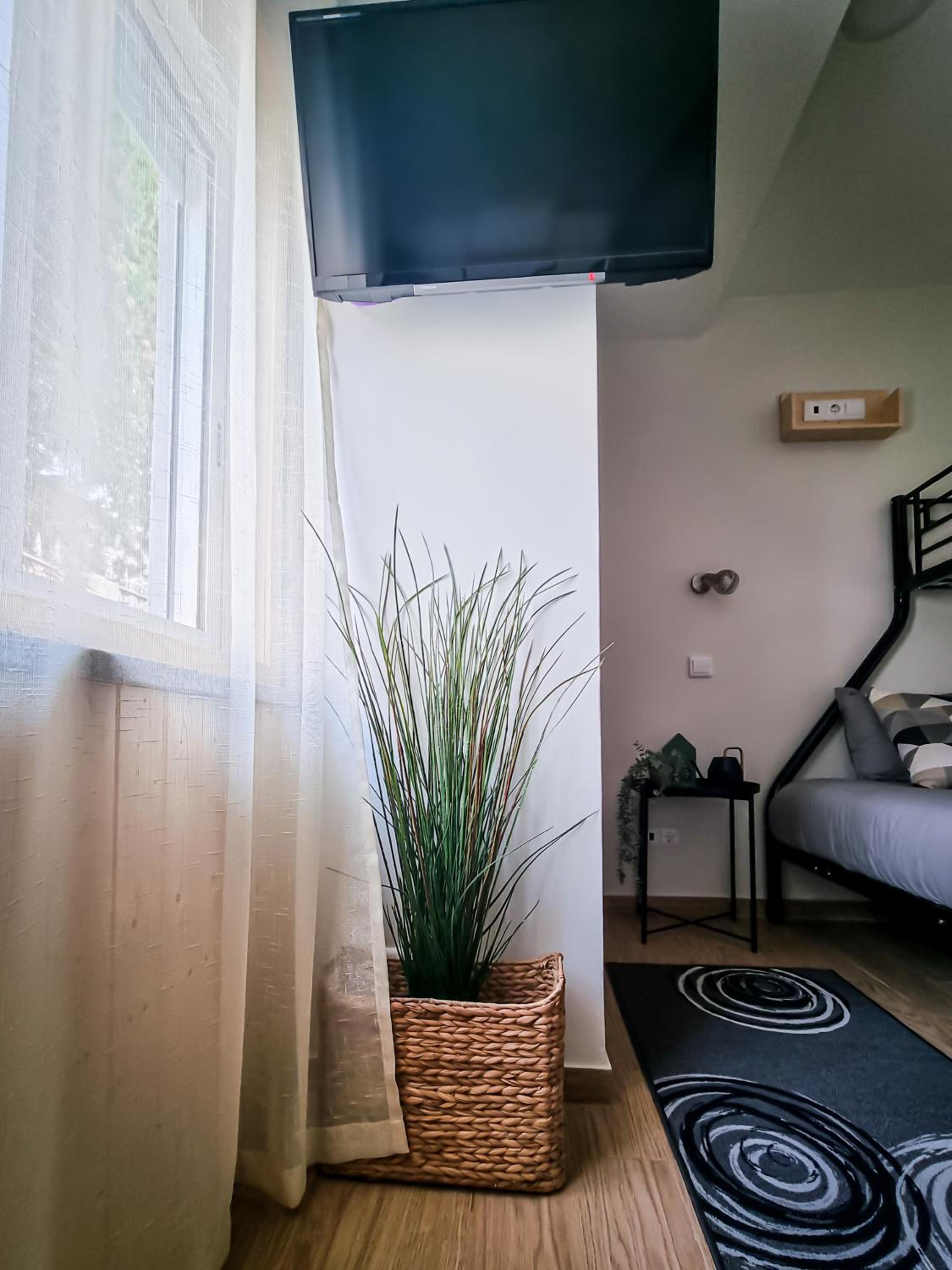 One-Bedroom House - Photo 13