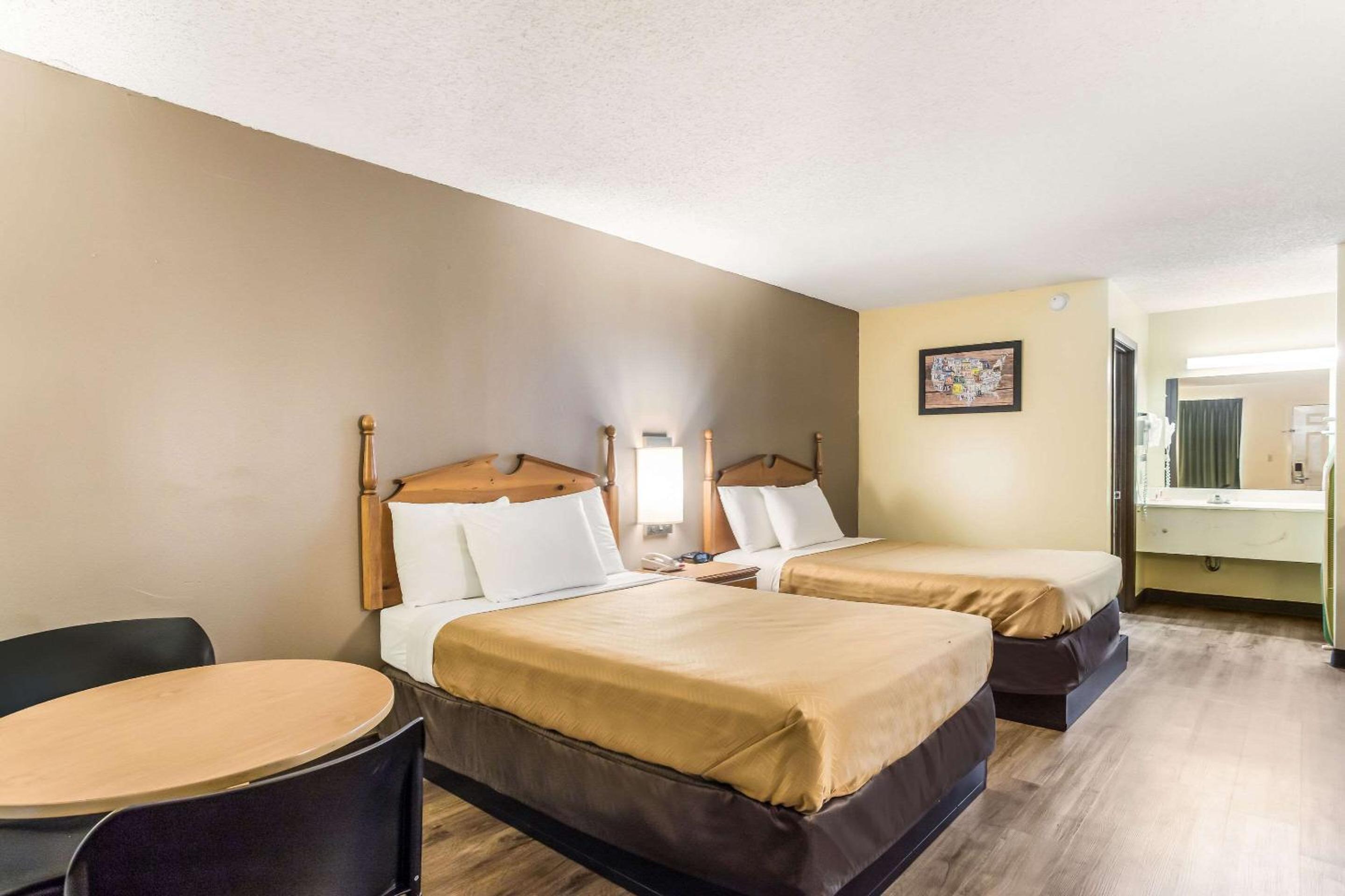 King Room - Non-Smoking photo 1