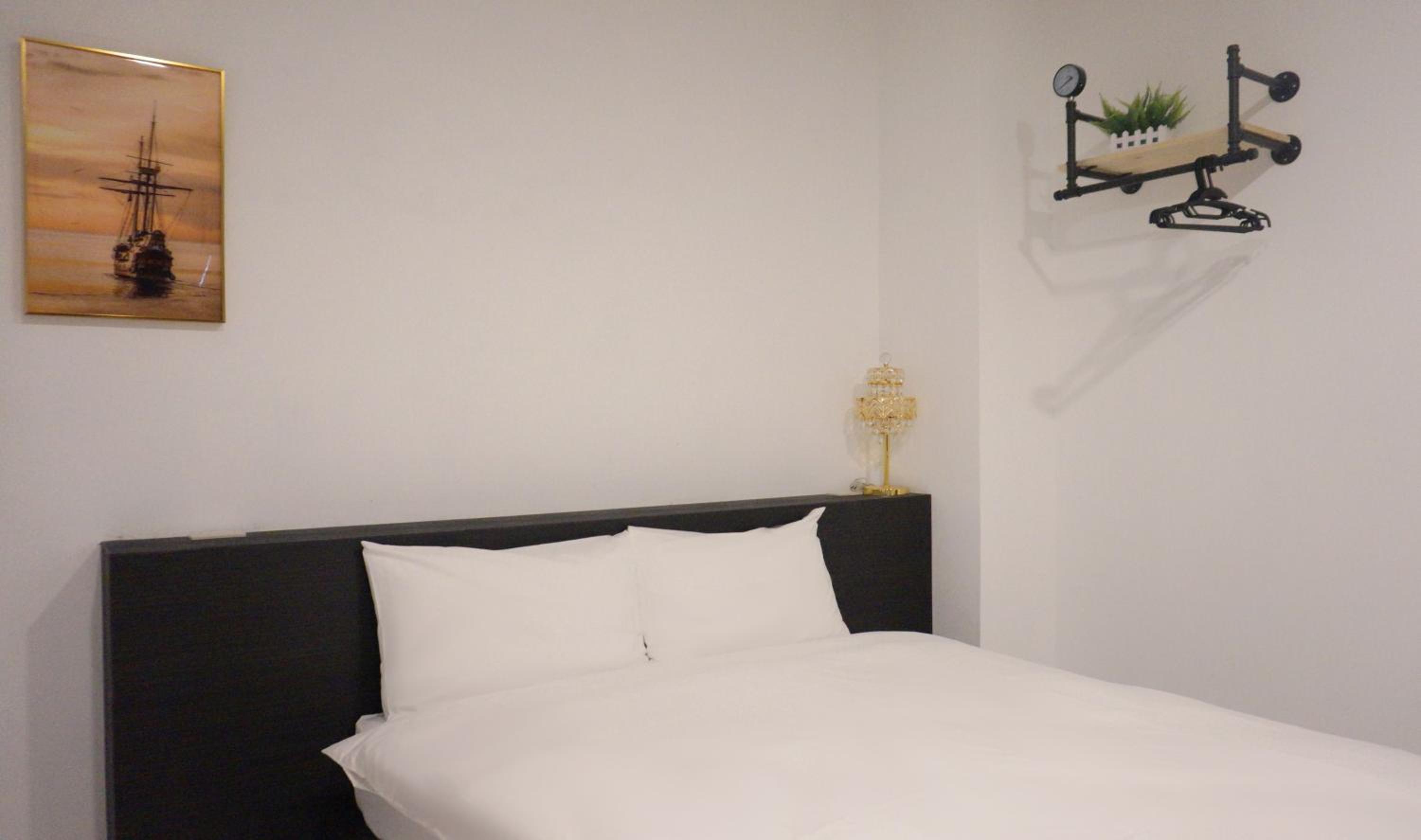 Deluxe Room - Photo 1