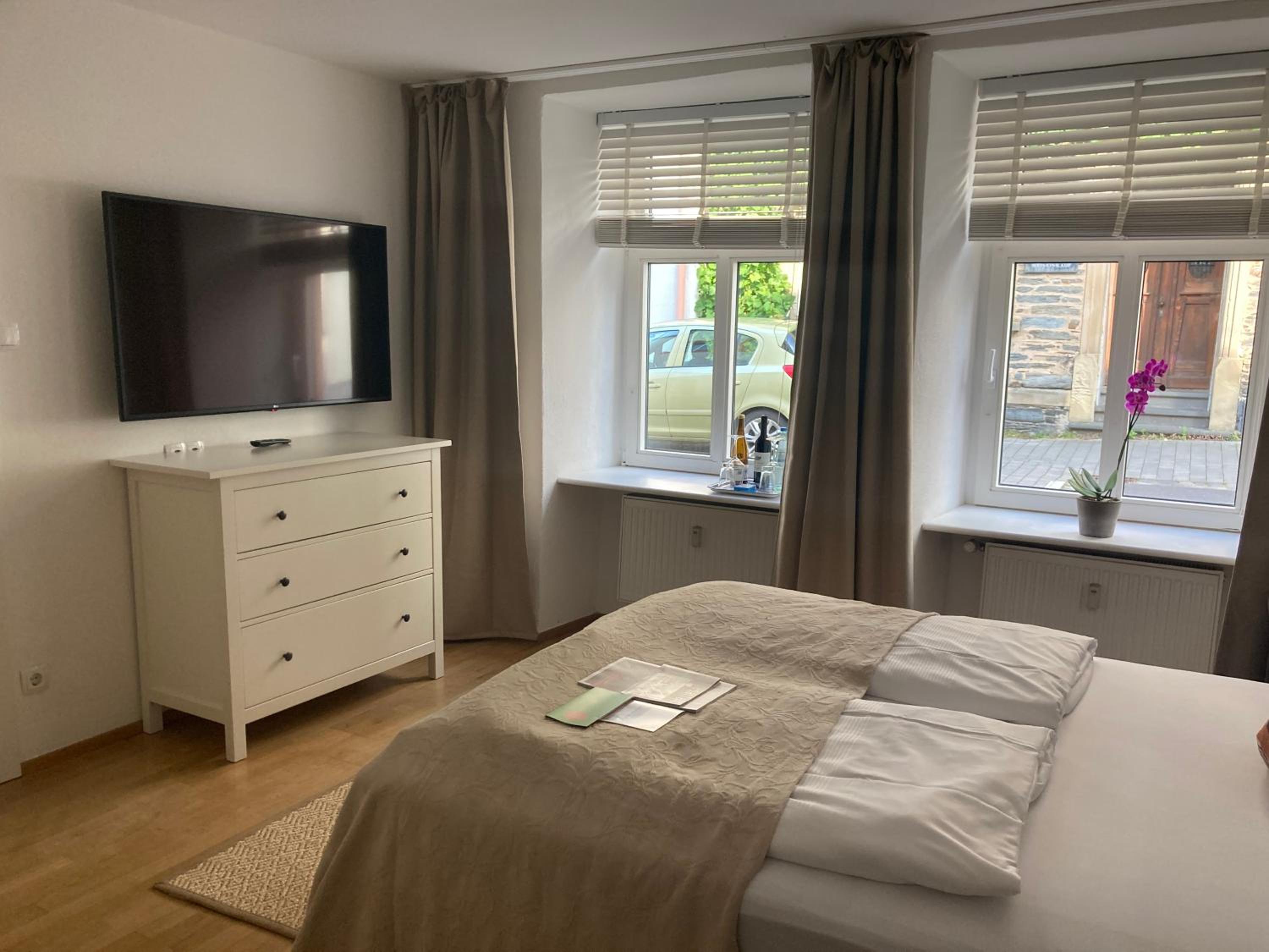 Budget Double Room - Photo 1