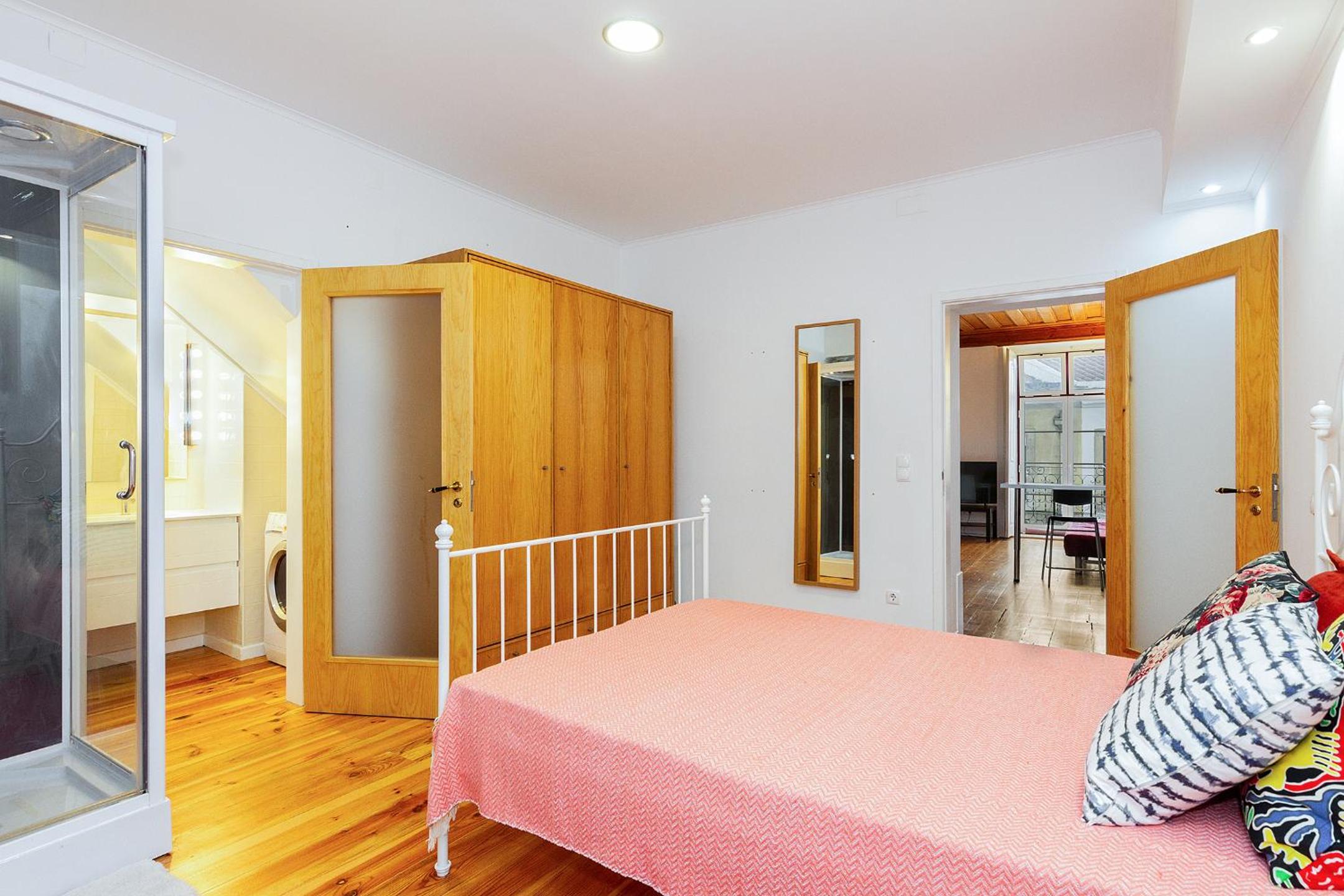 One-Bedroom Apartment - Photo 5