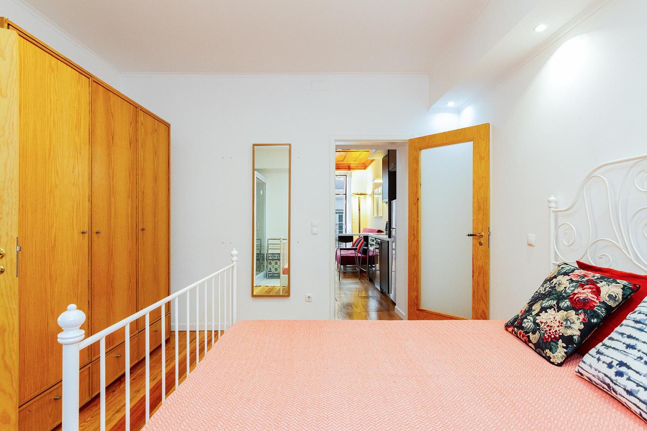 One-Bedroom Apartment - Photo 12