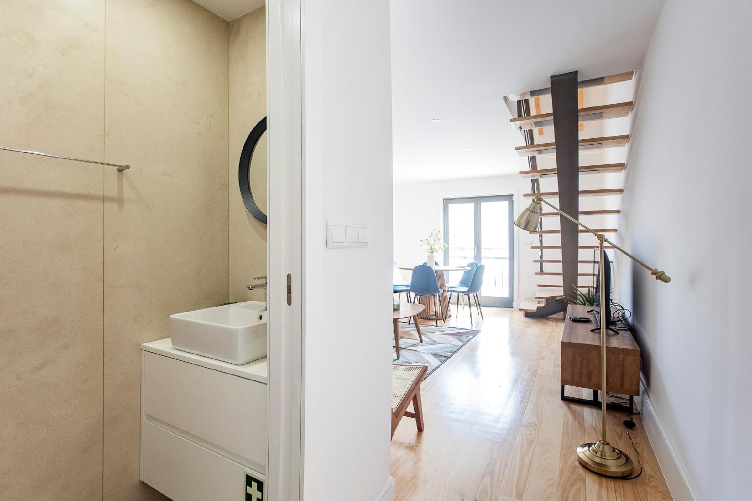 Three-Bedroom Apartment - Photo 4