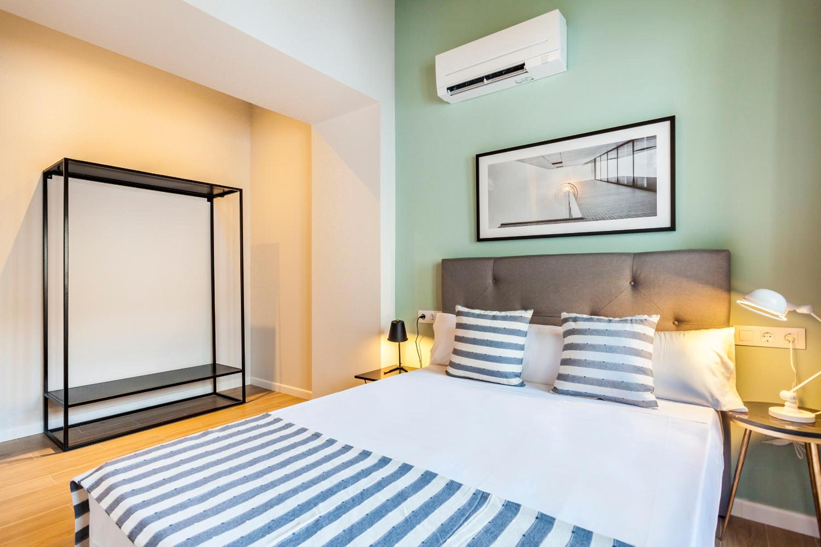 Three-Bedroom Apartment with Terrace - Photo 12