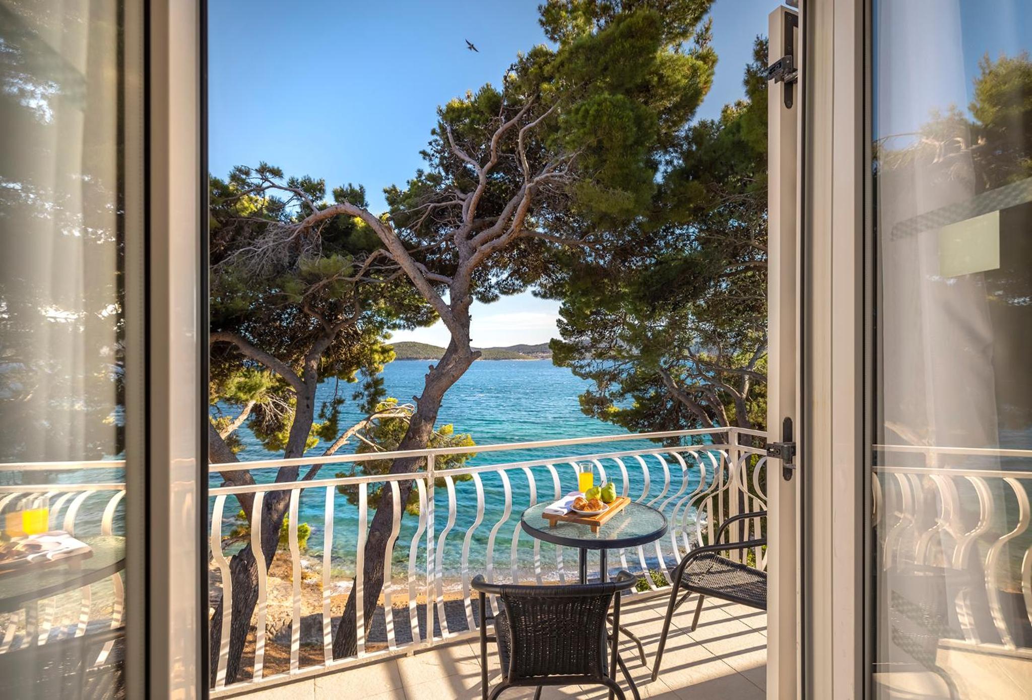 Superior Double Room with Seaside Balcony  - Photo 6
