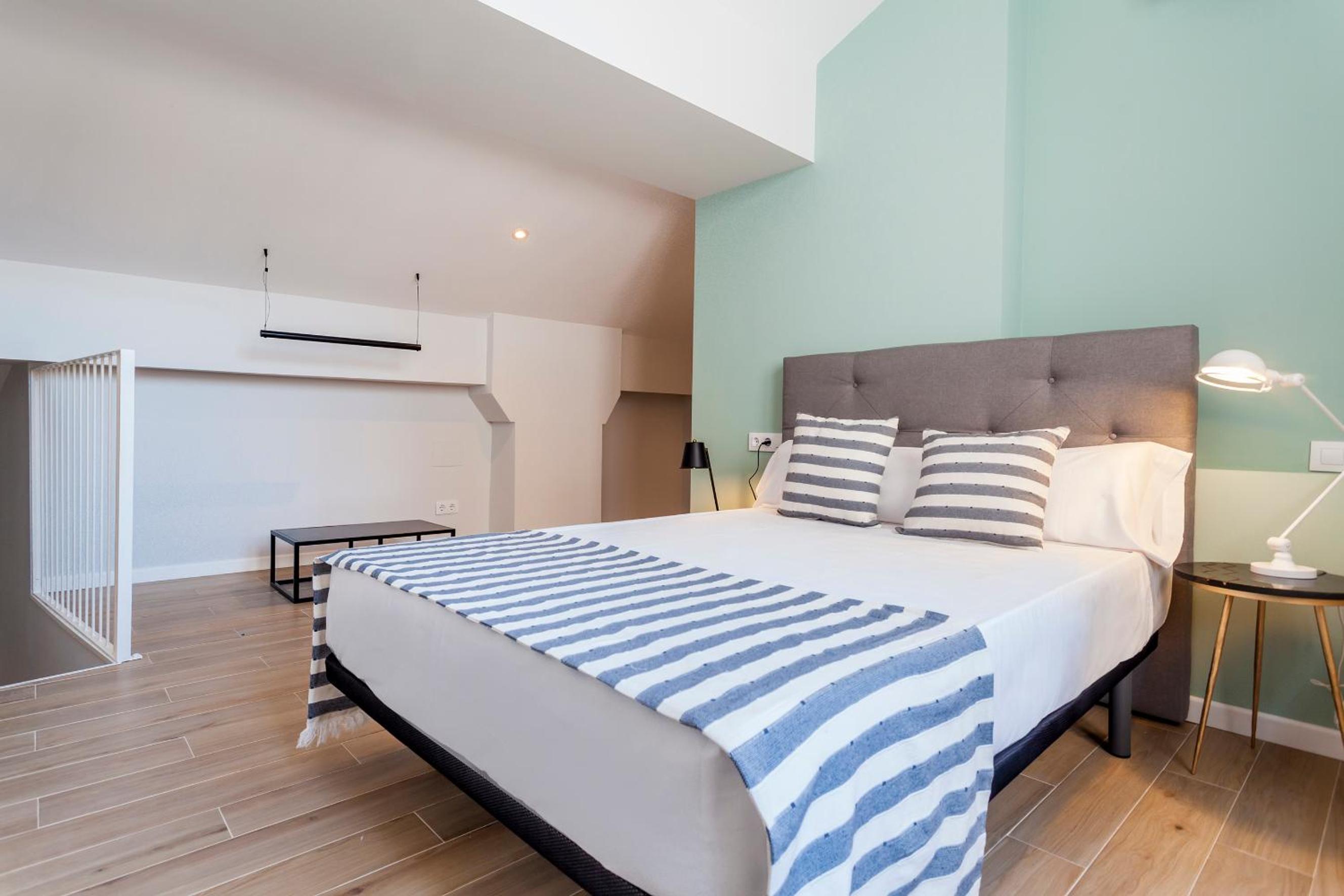 Three-Bedroom Apartment with Terrace - Photo 5