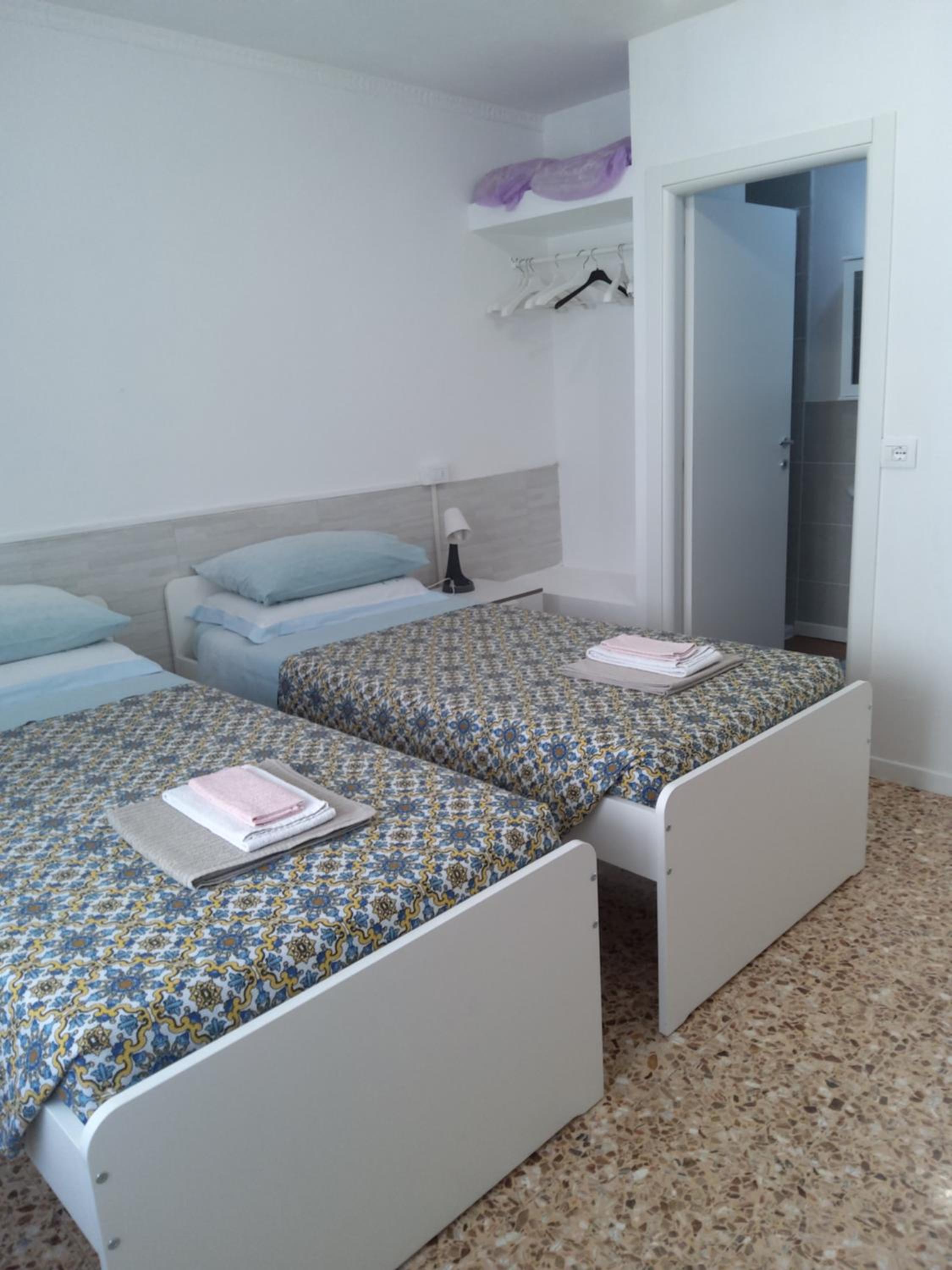 Twin Room - Photo 7