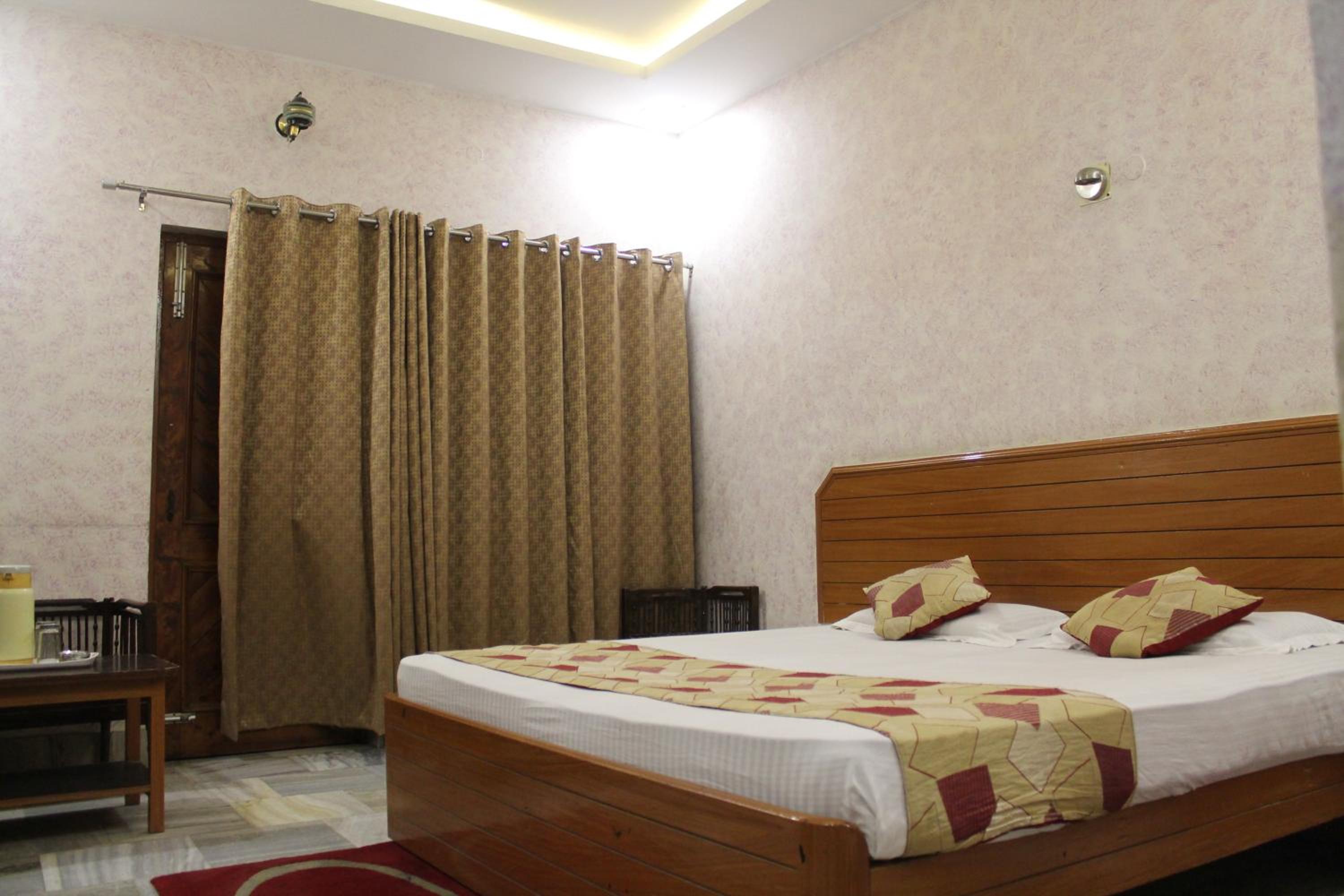 Deluxe Room - Photo 3