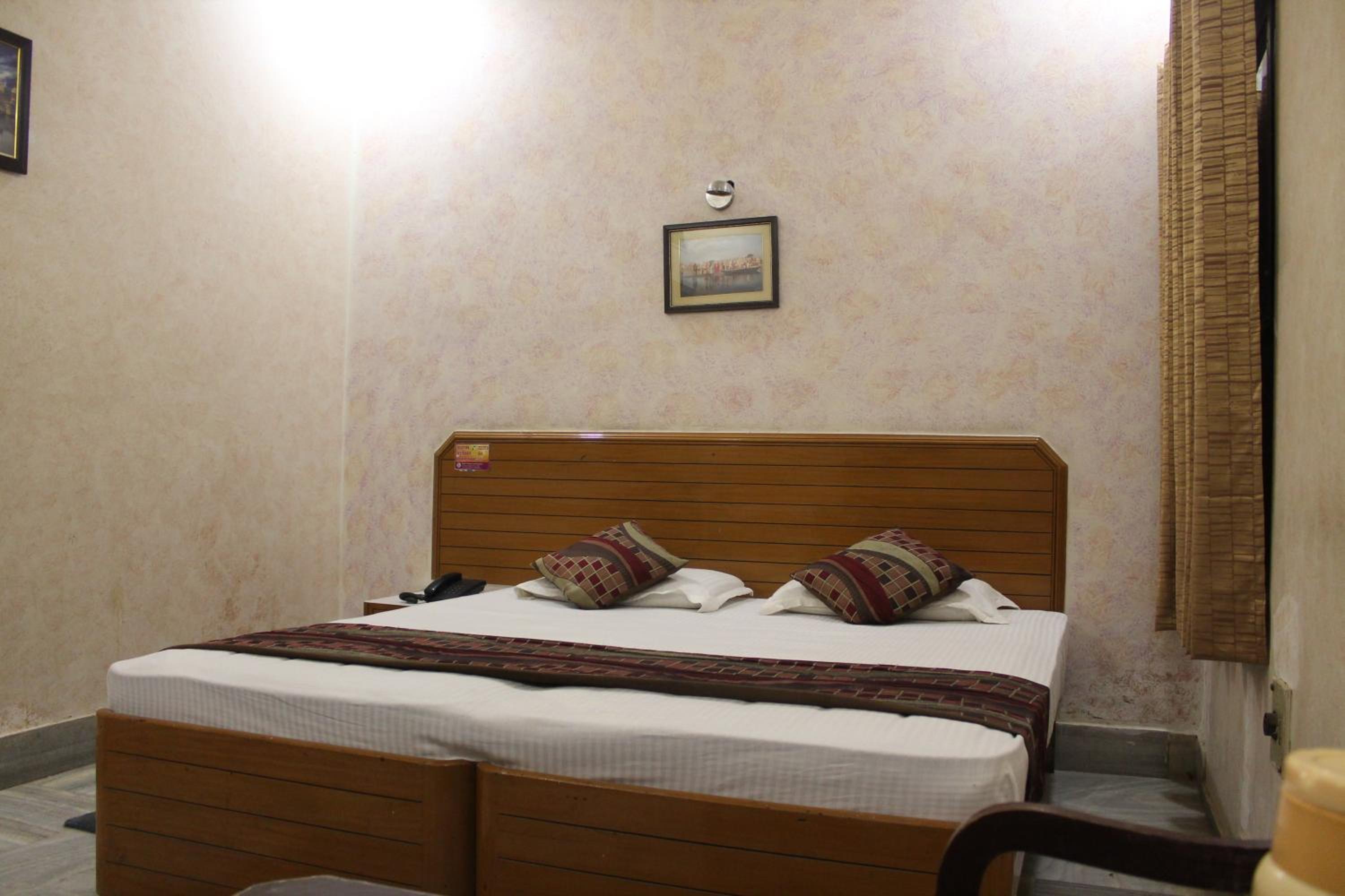 Deluxe Room - Photo 6