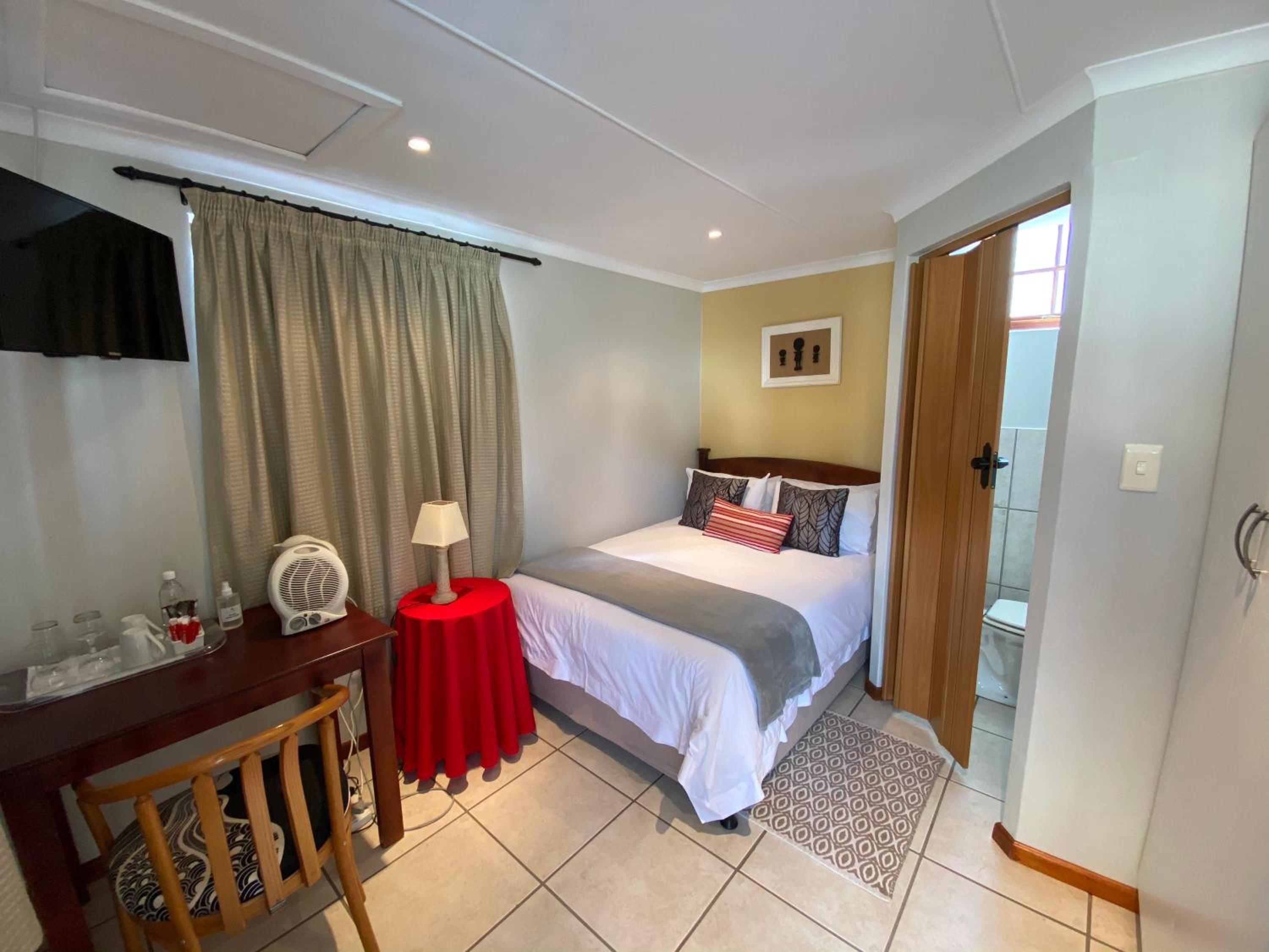 Single Room with Pool View photo 3