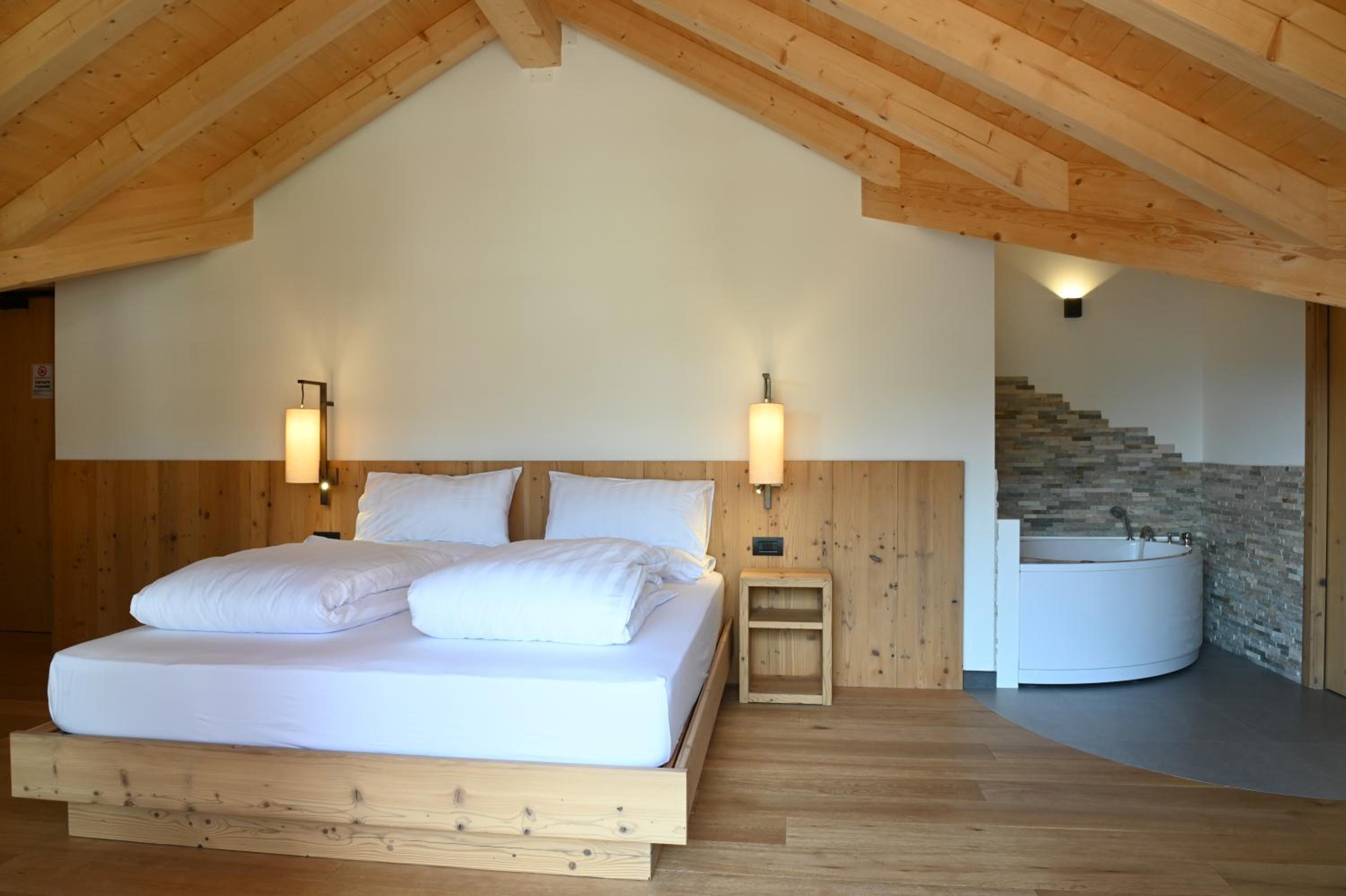 Deluxe Suite with Spa Bath