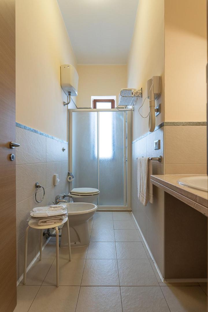 Double Room with Balcony - Photo 5