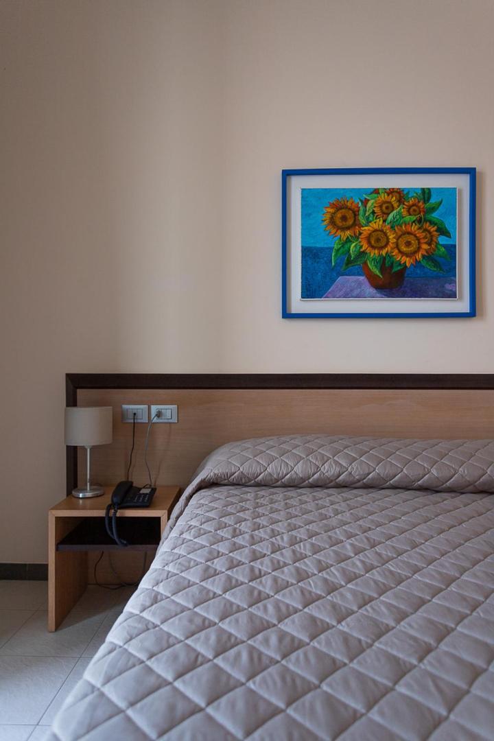 Double Room with Window - Photo 1