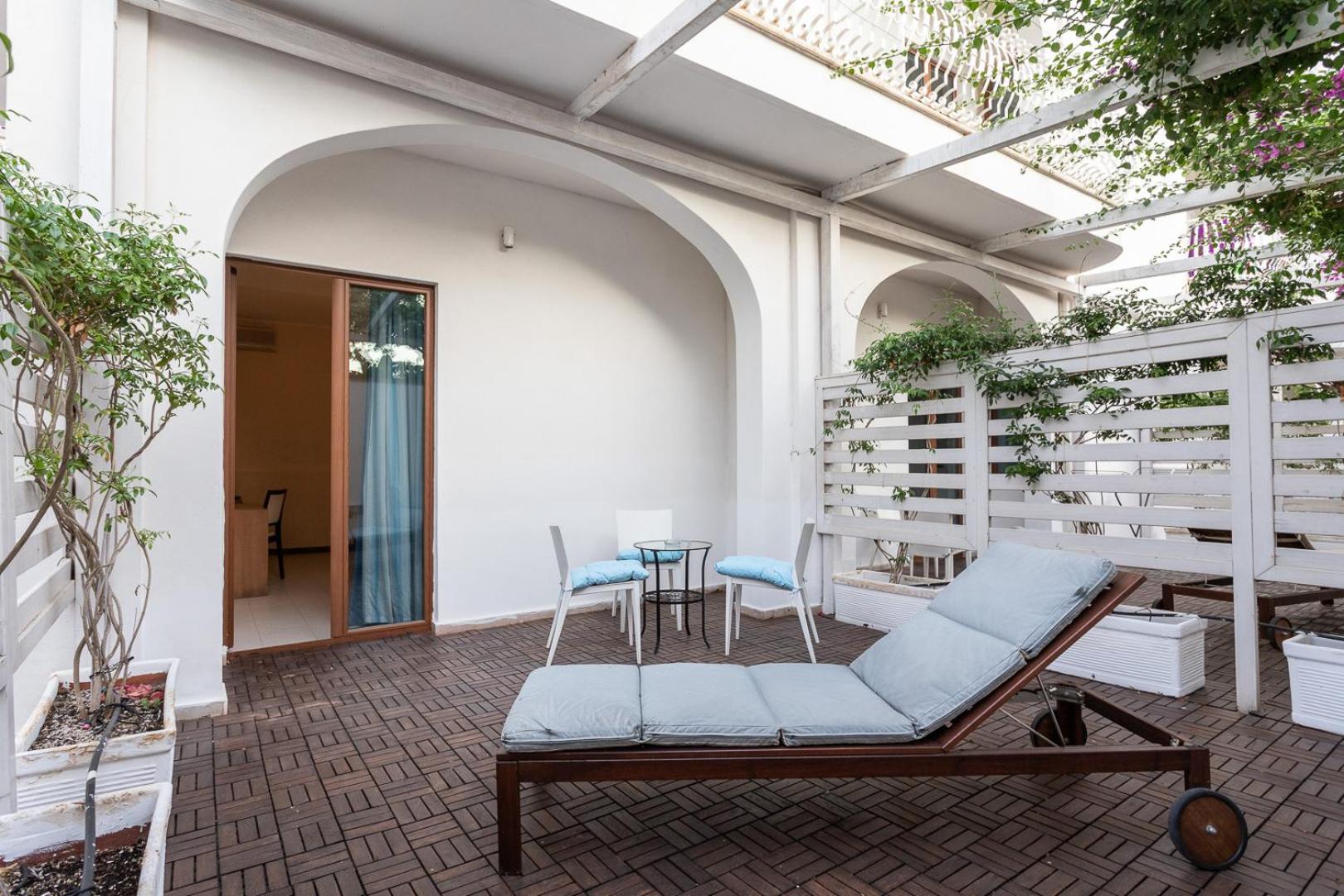 Double Room with Patio - Photo 7
