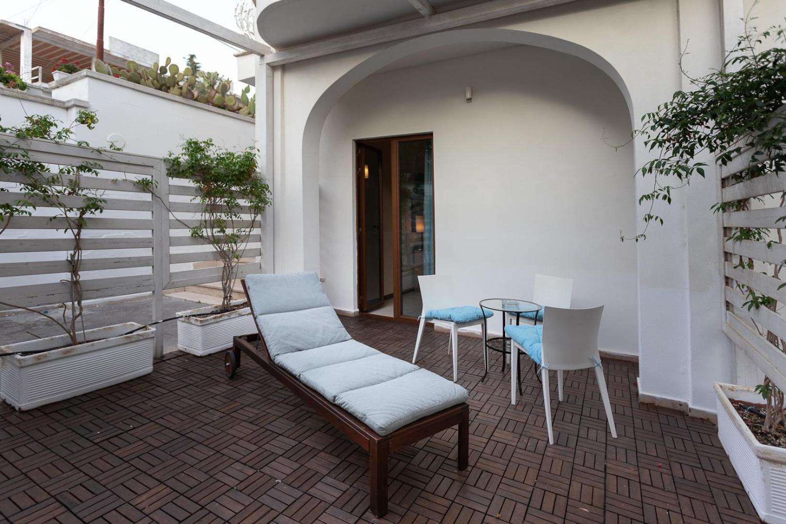 Double Room with Patio - Photo 8