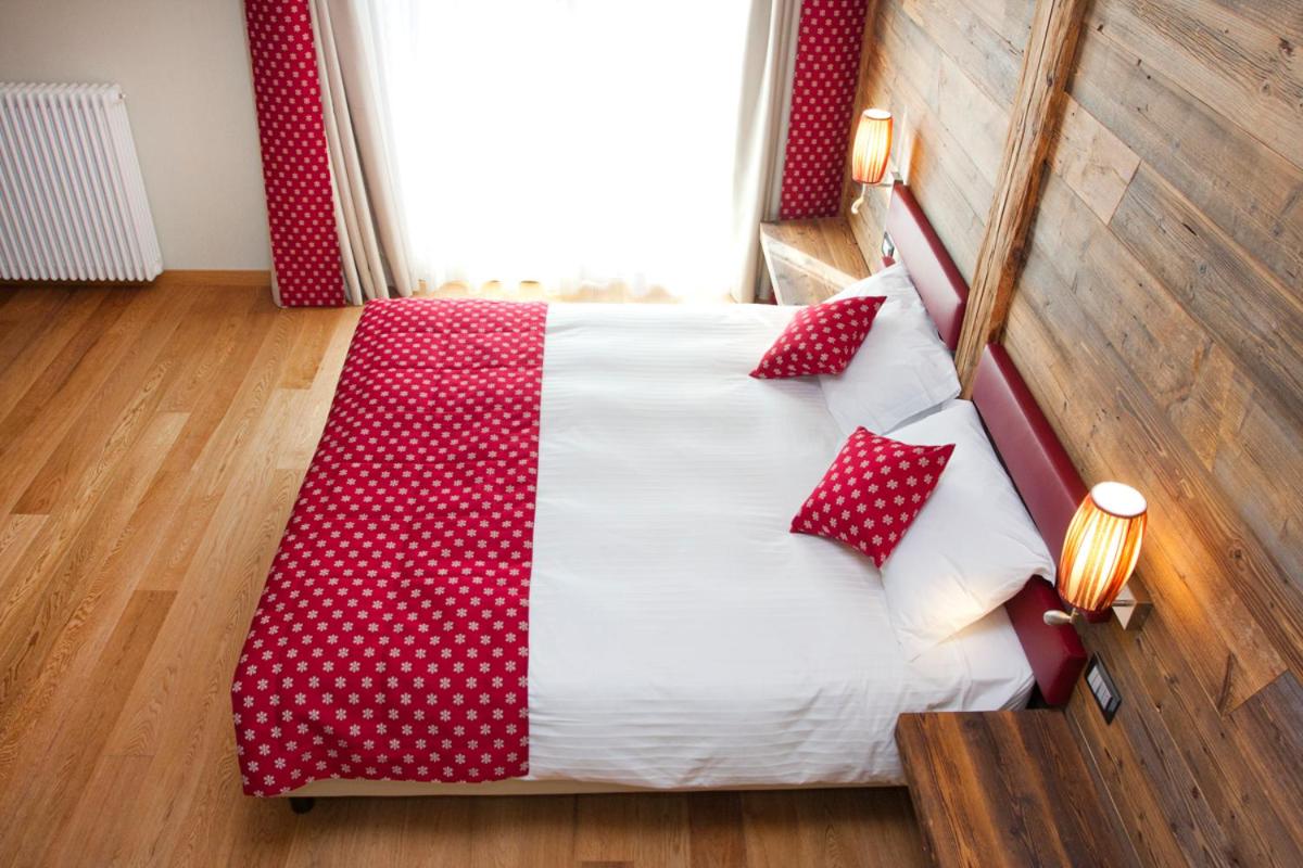 Deluxe Suite with Spa Bath - Photo 5