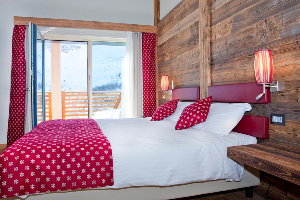 Deluxe Suite with Spa Bath - Photo 11