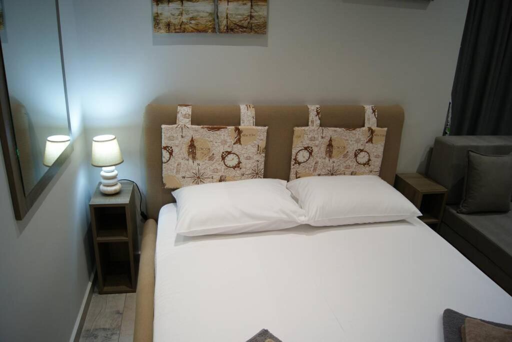 One-Bedroom Apartment - Photo 1