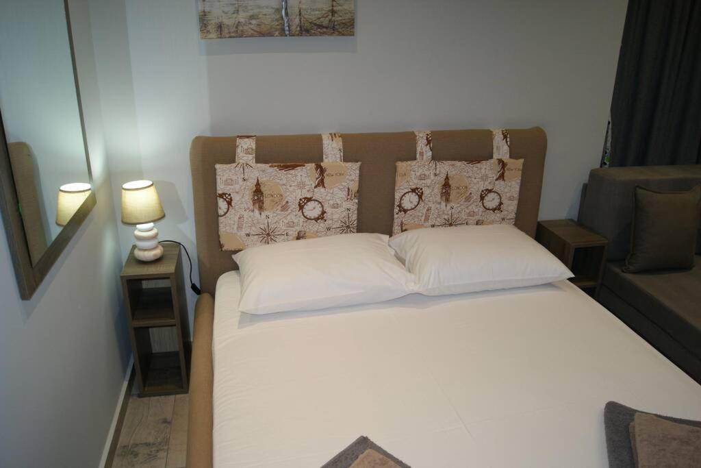 One-Bedroom Apartment - Photo 12