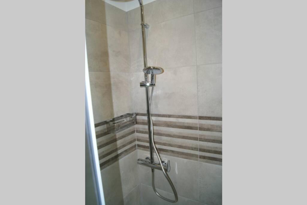 One-Bedroom Apartment - Photo 2