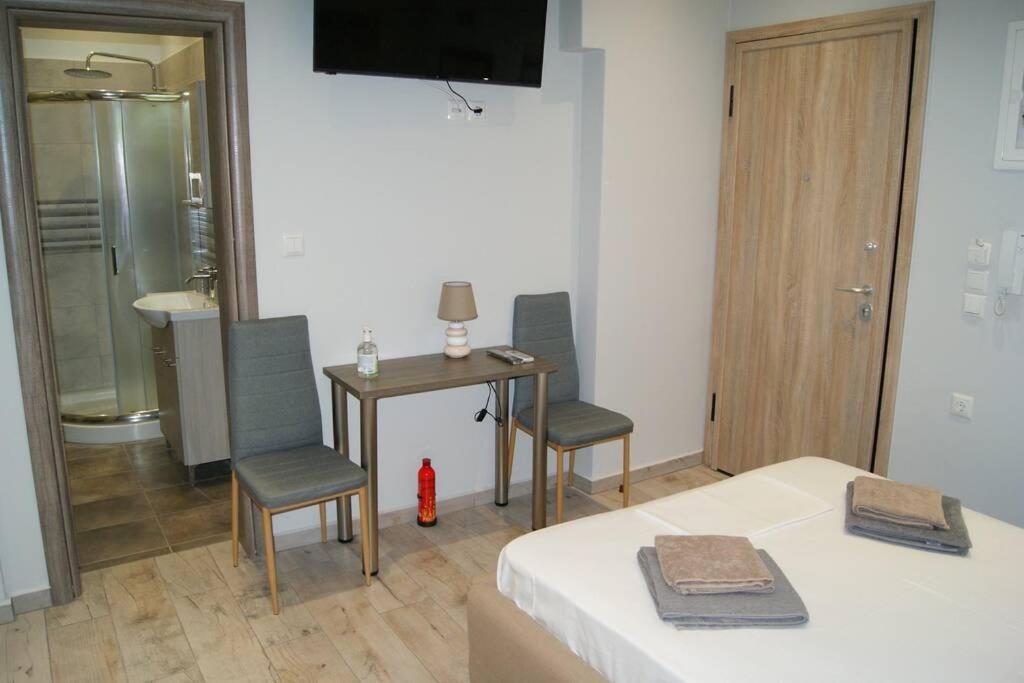 One-Bedroom Apartment - Photo 6
