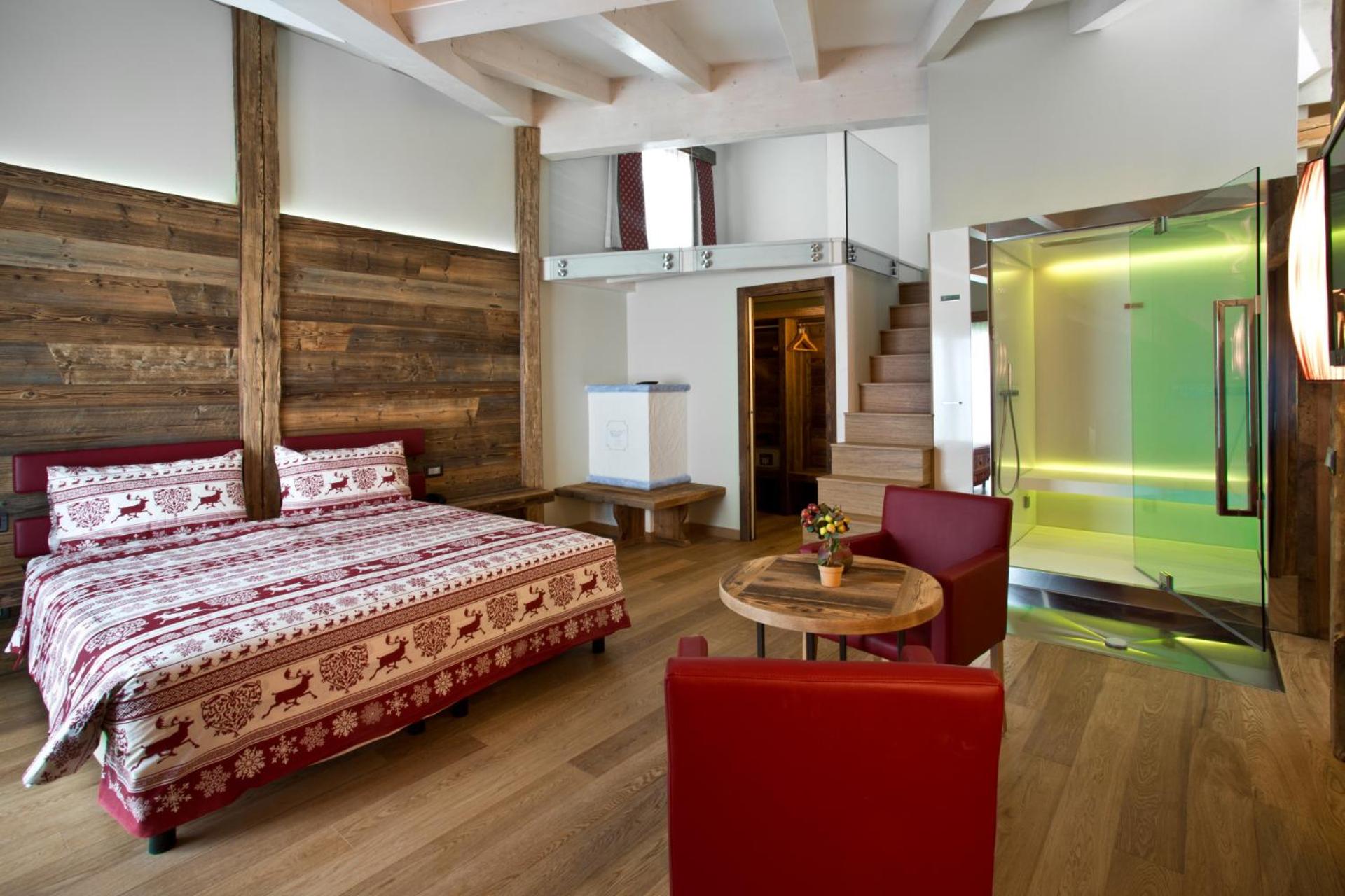 Deluxe Suite with Spa Bath - Photo 1
