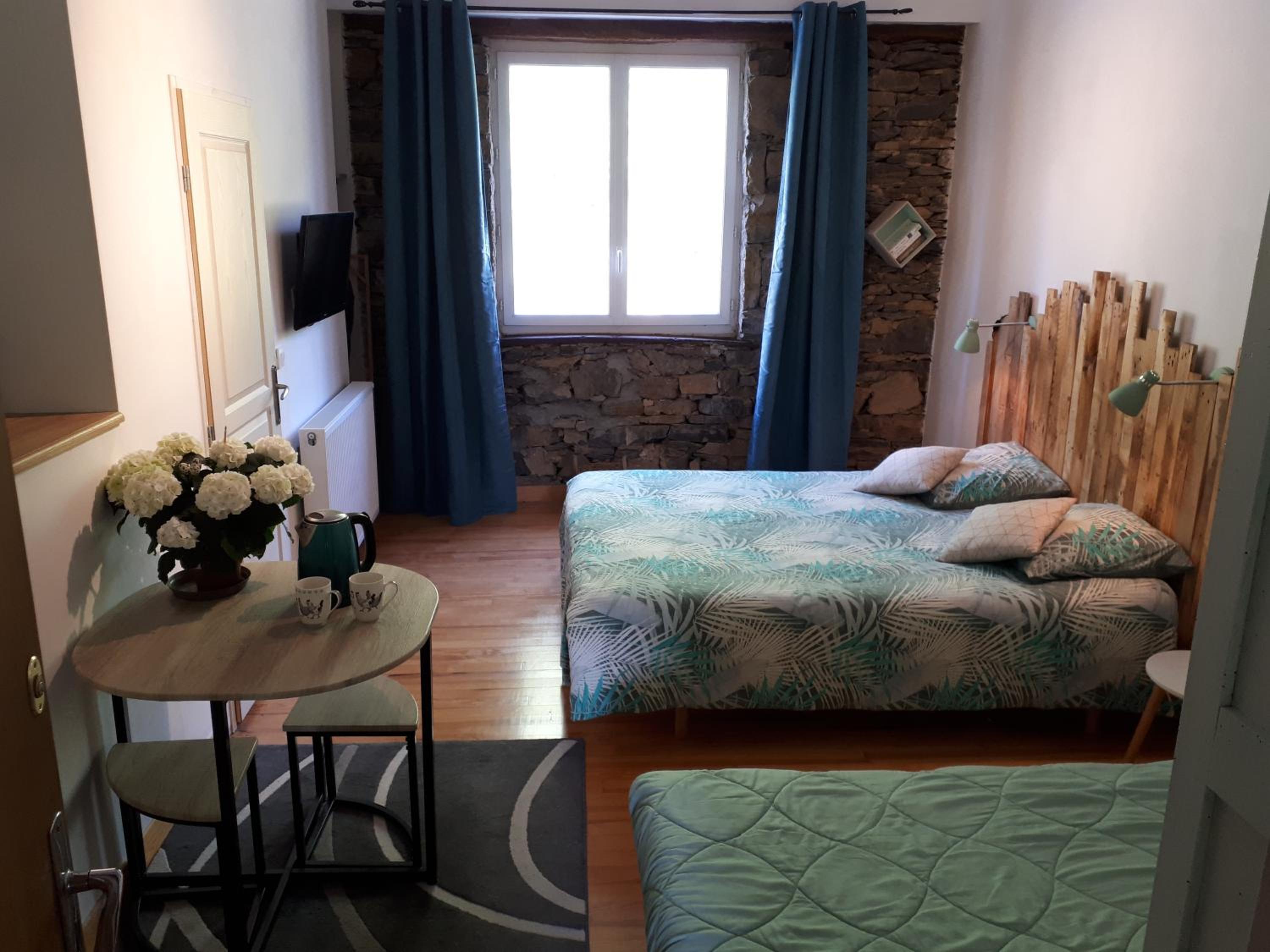Double Room with Private Bathroom - Photo 1