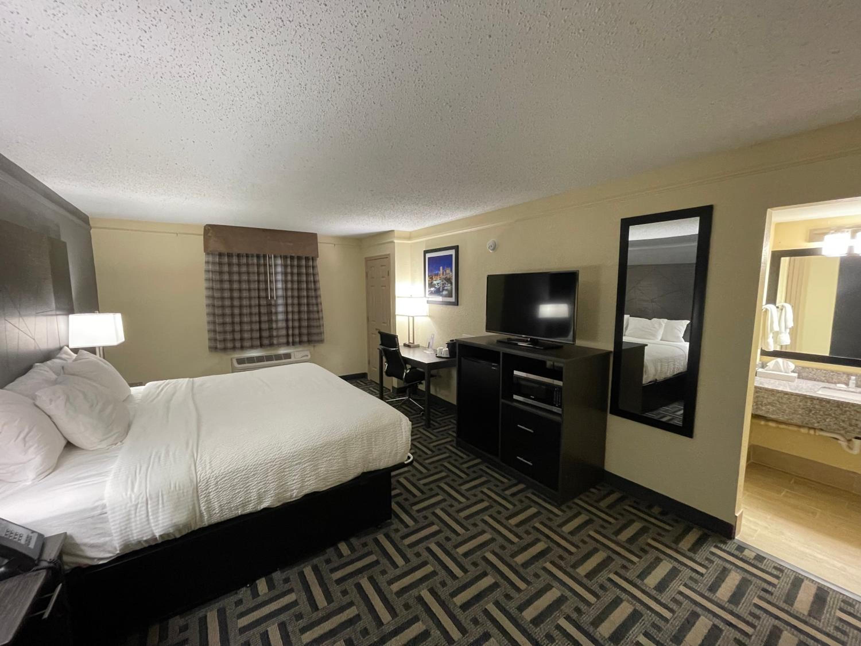 King Room - Non-Smoking - Photo 5