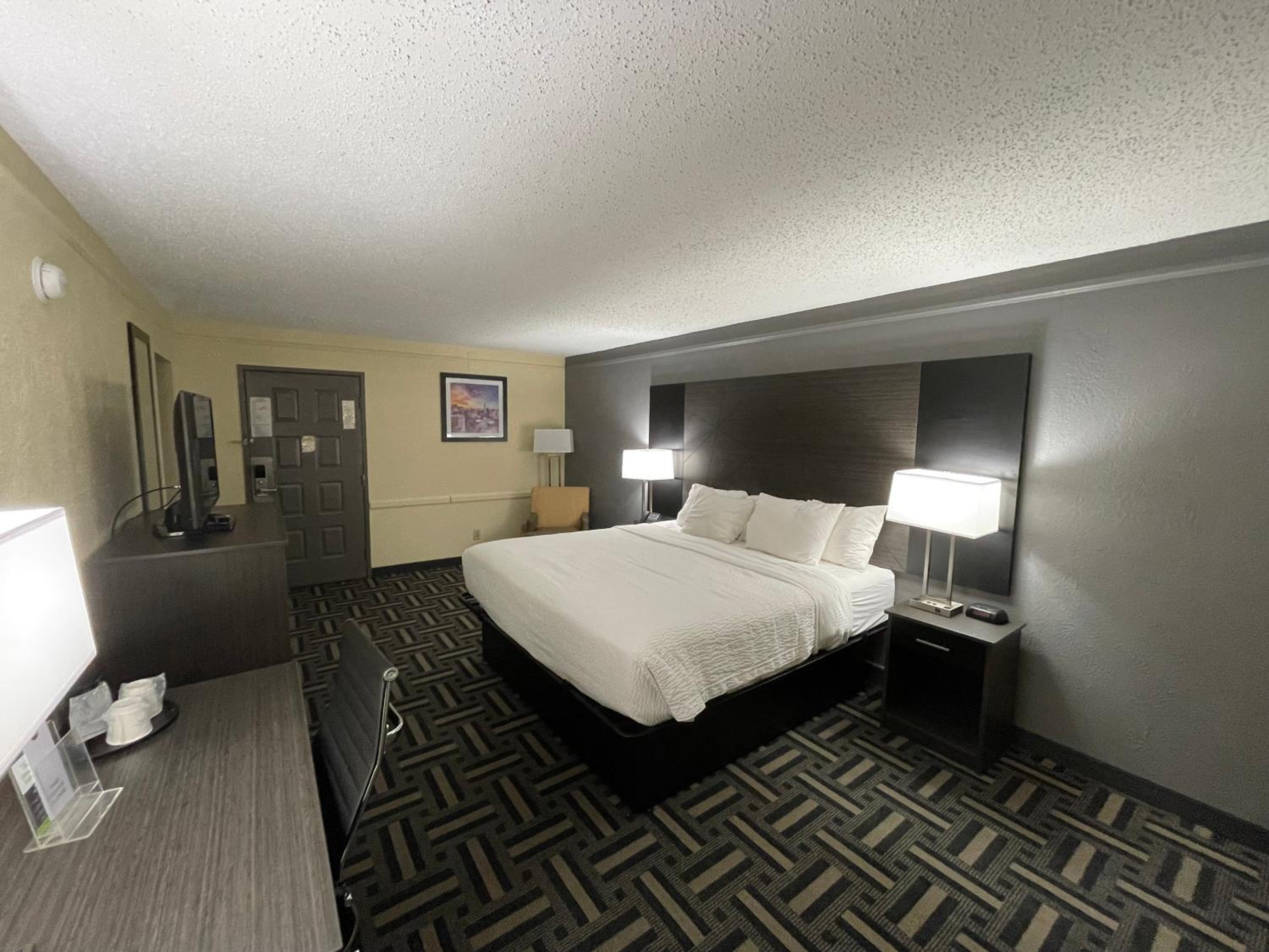 King Room - Non-Smoking - Photo 4