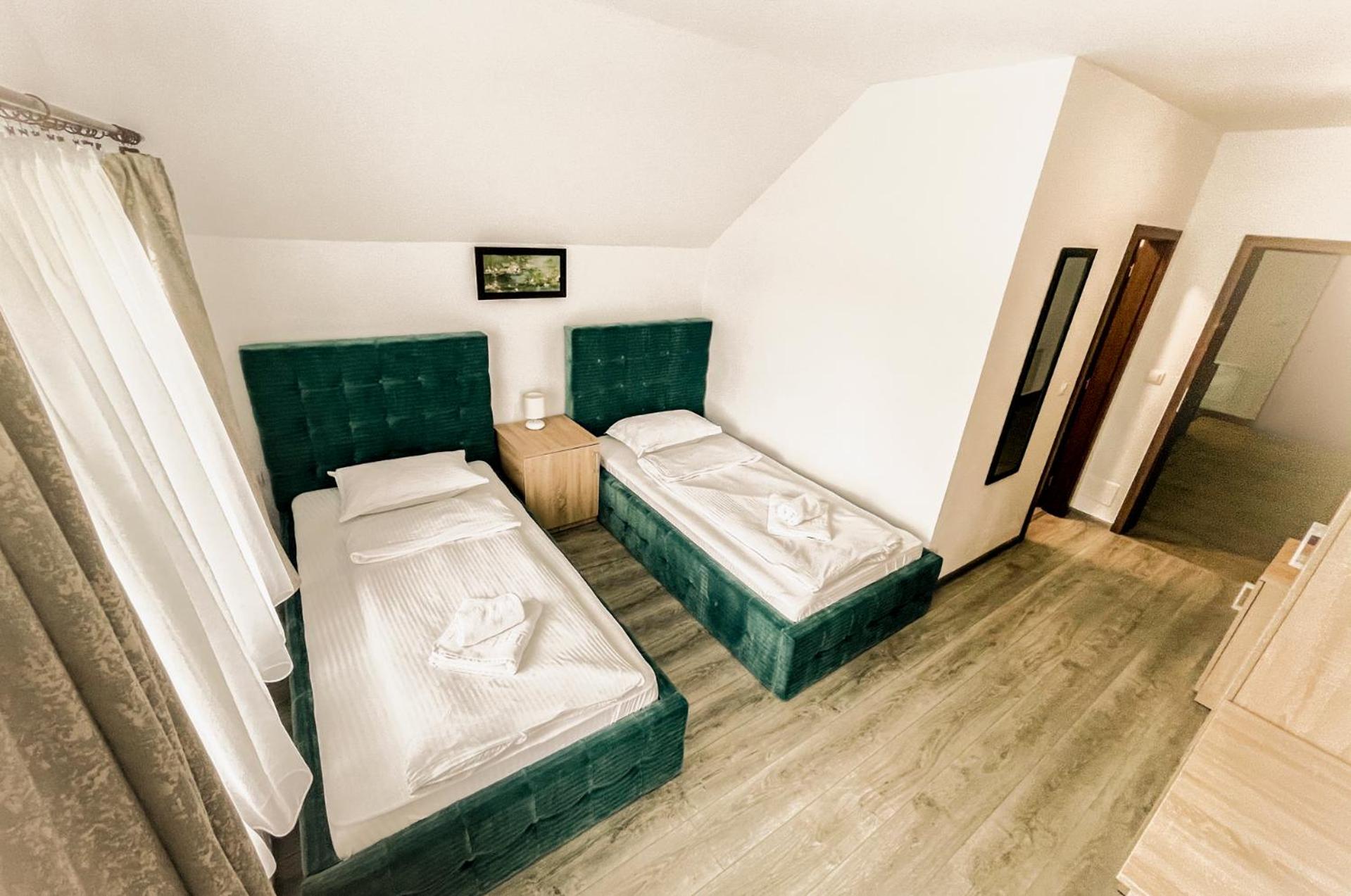 Double Room - Photo 2