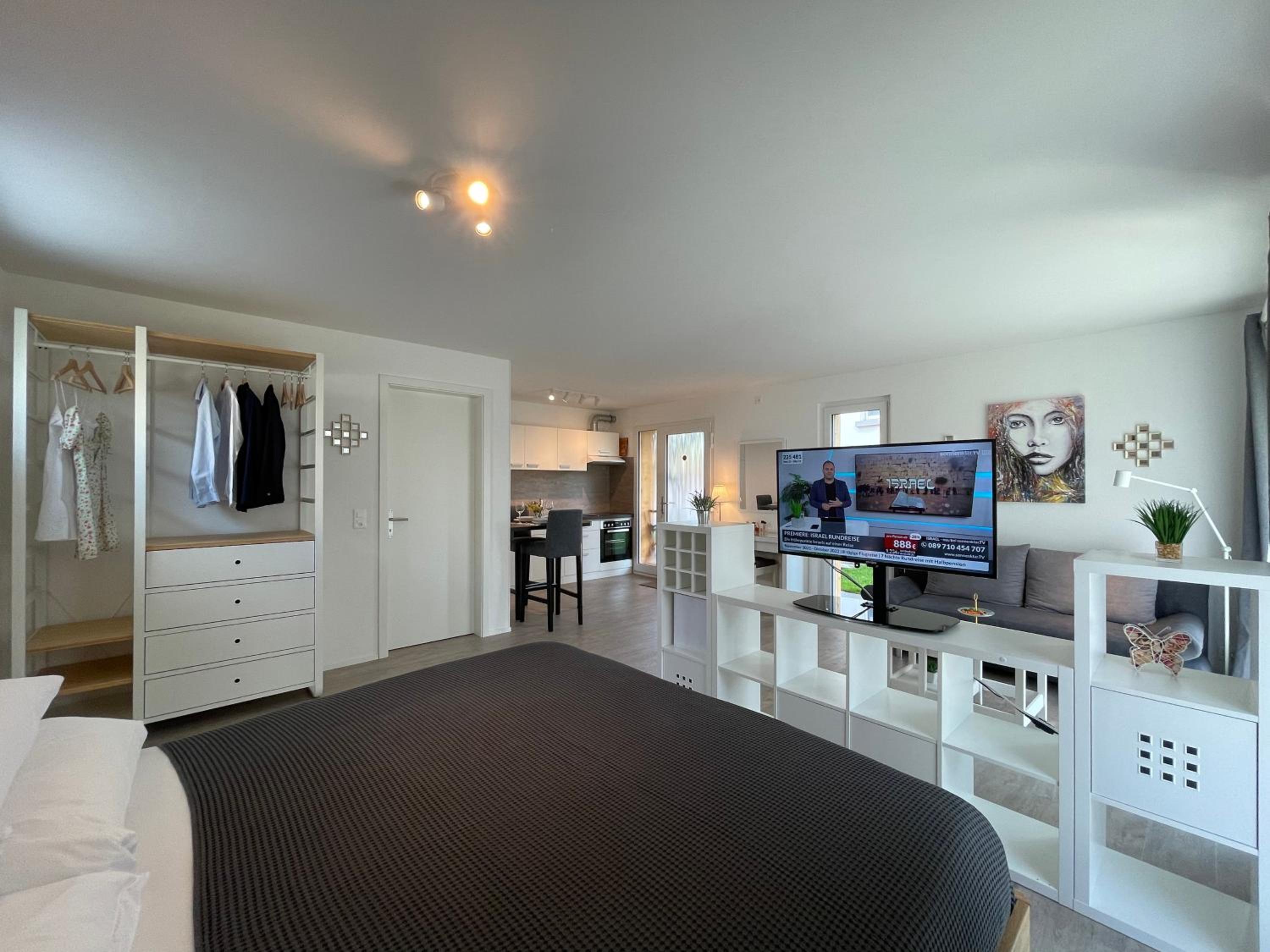 Deluxe Studio