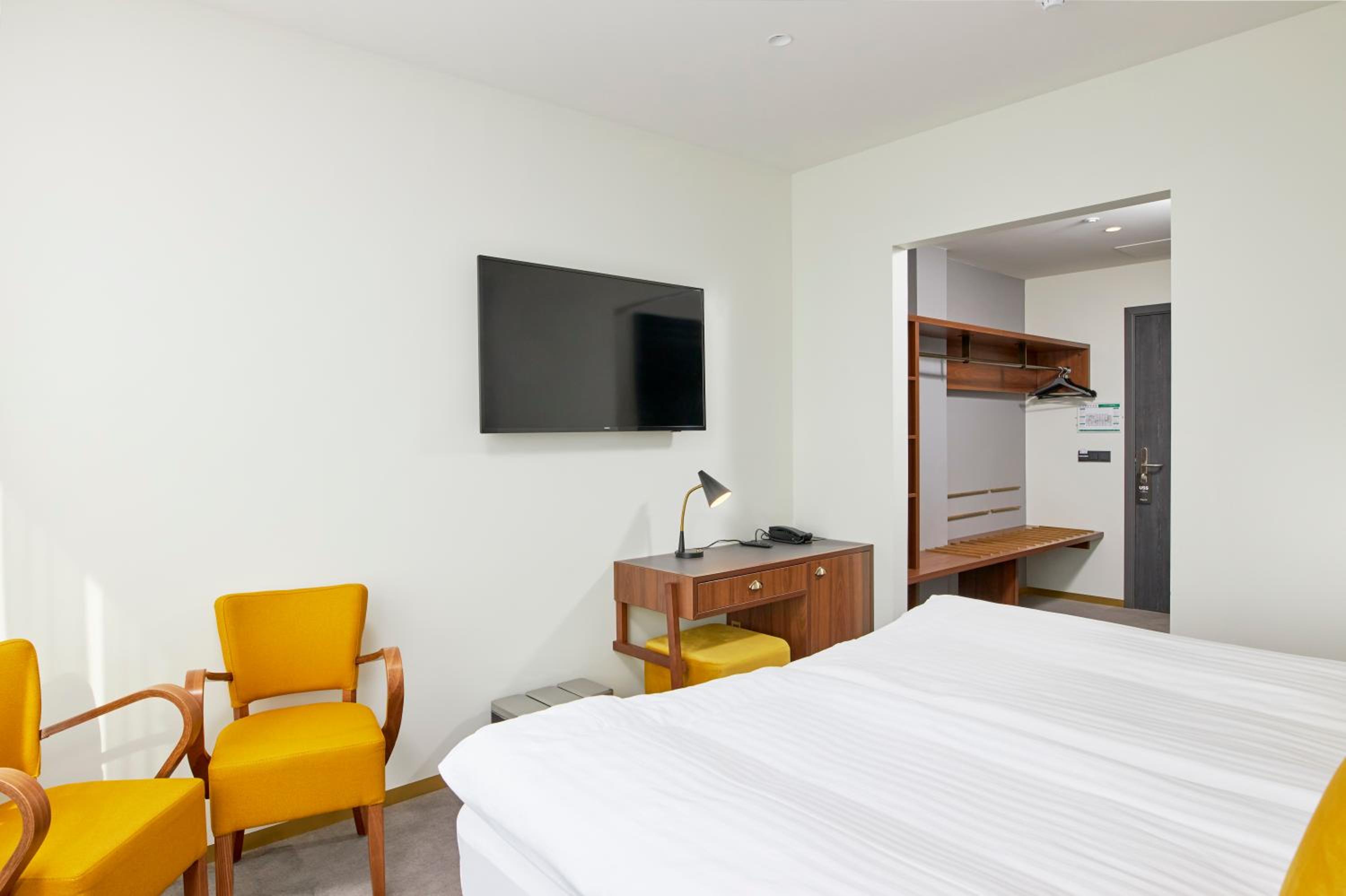 Large Double or Twin Room photo 1