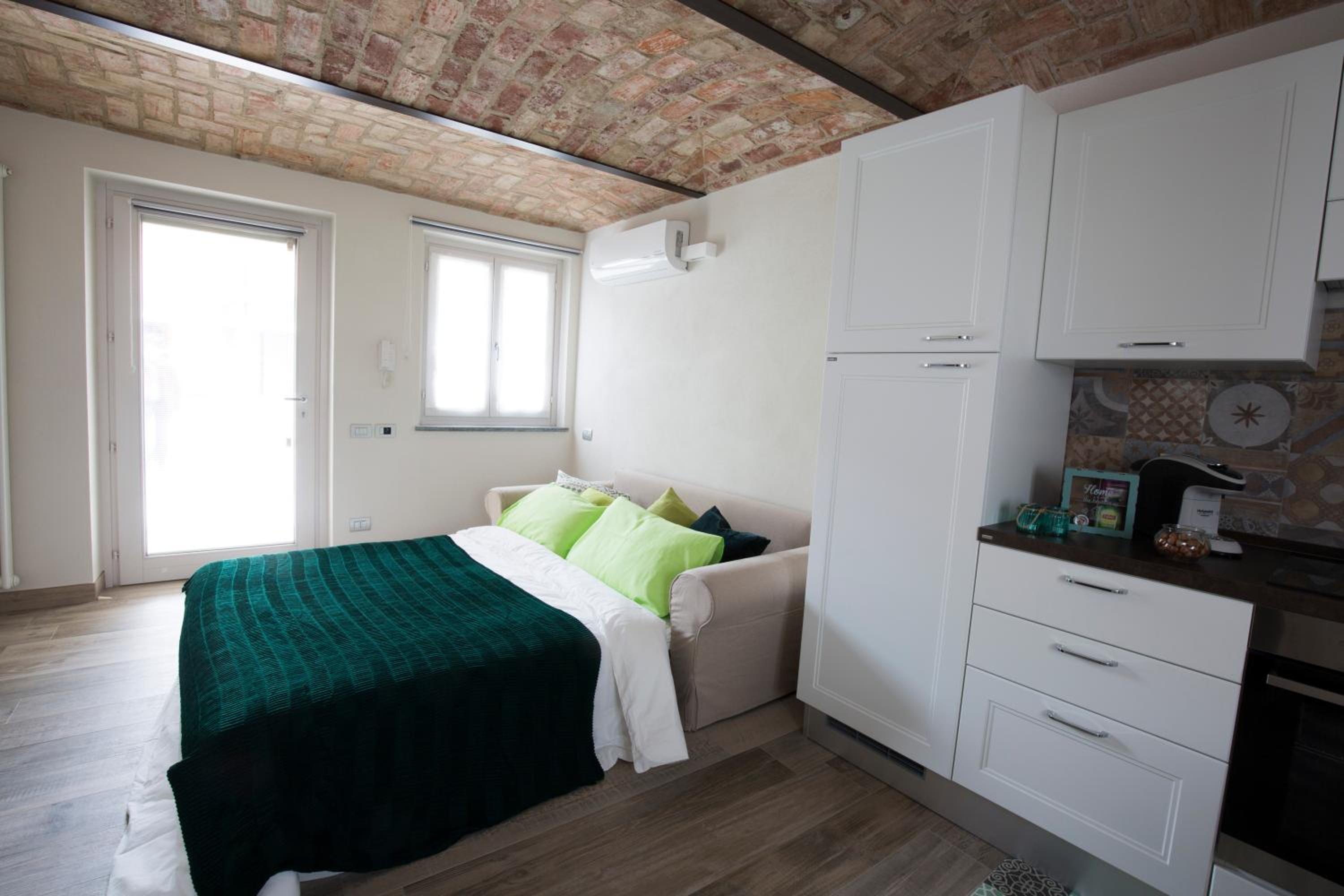 Studio Apartment photo 2