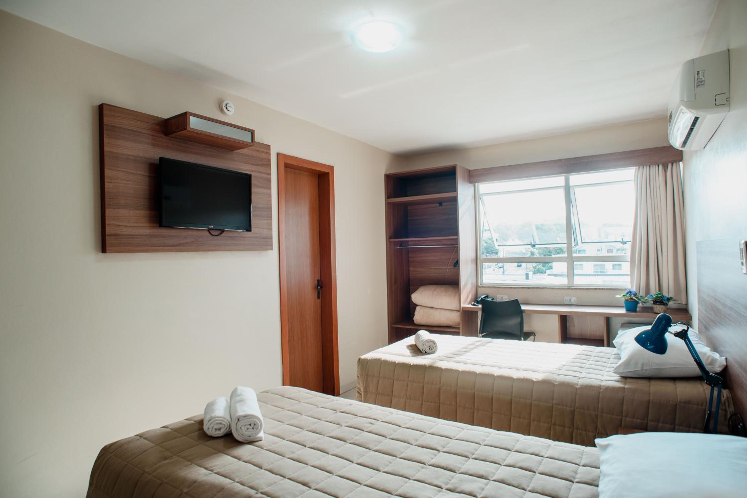 Twin Room - Photo 10