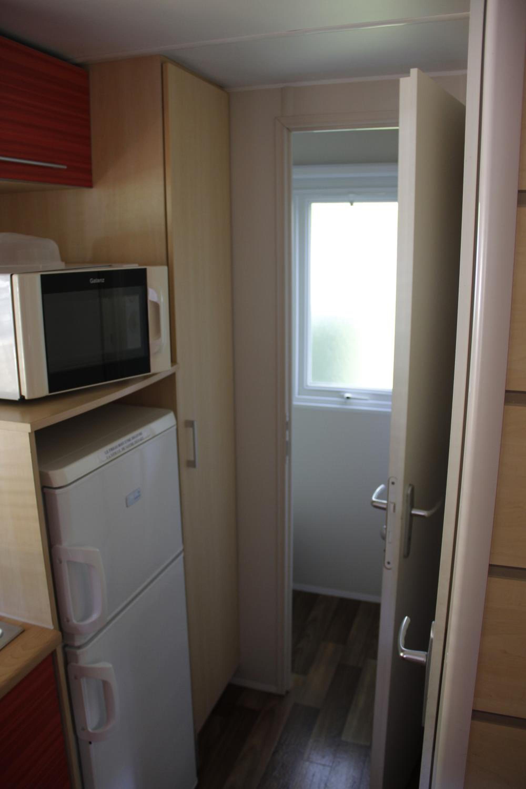 Mobile Home - Photo 6