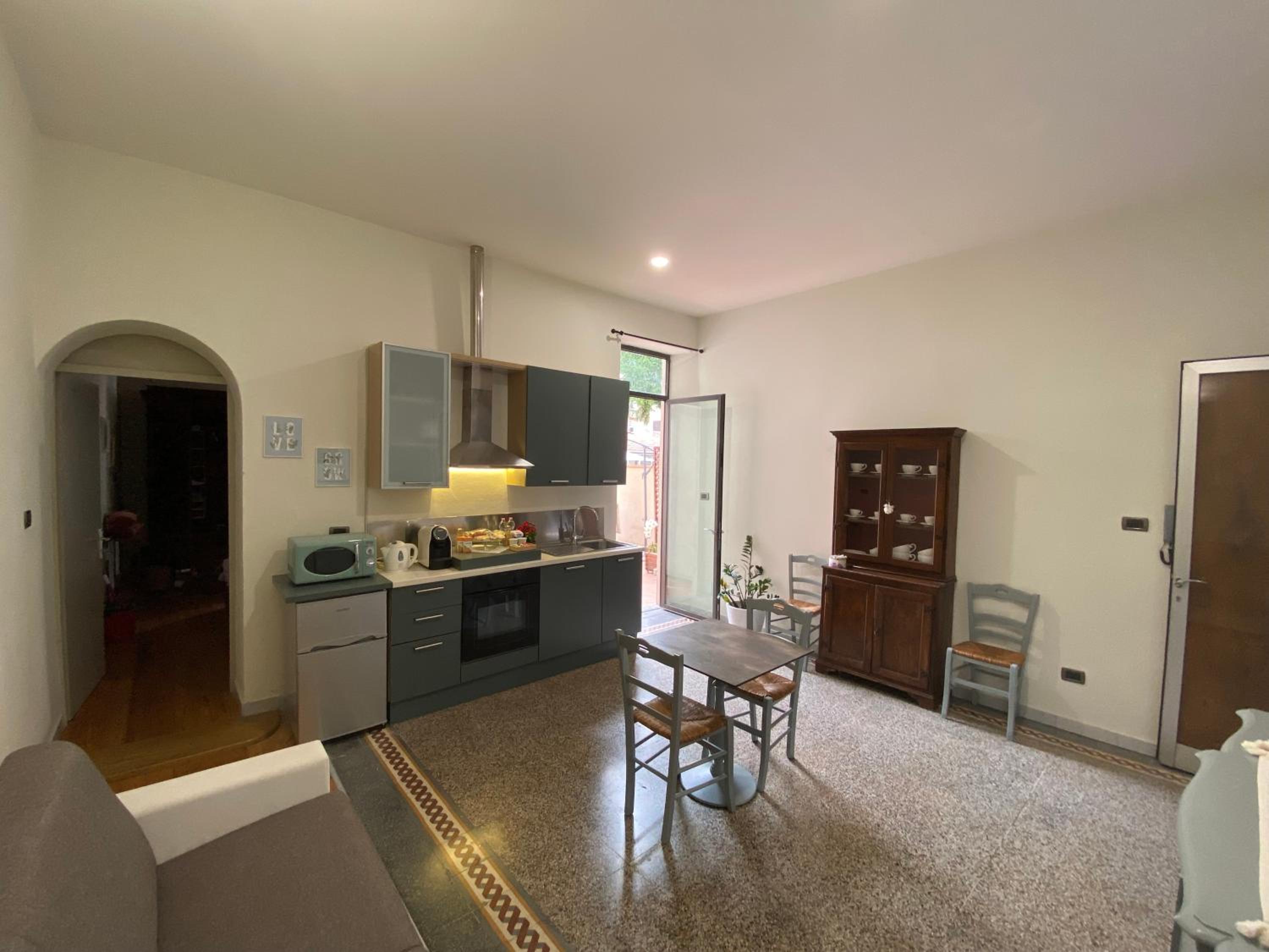 Queen Room with Garden View - Photo 6