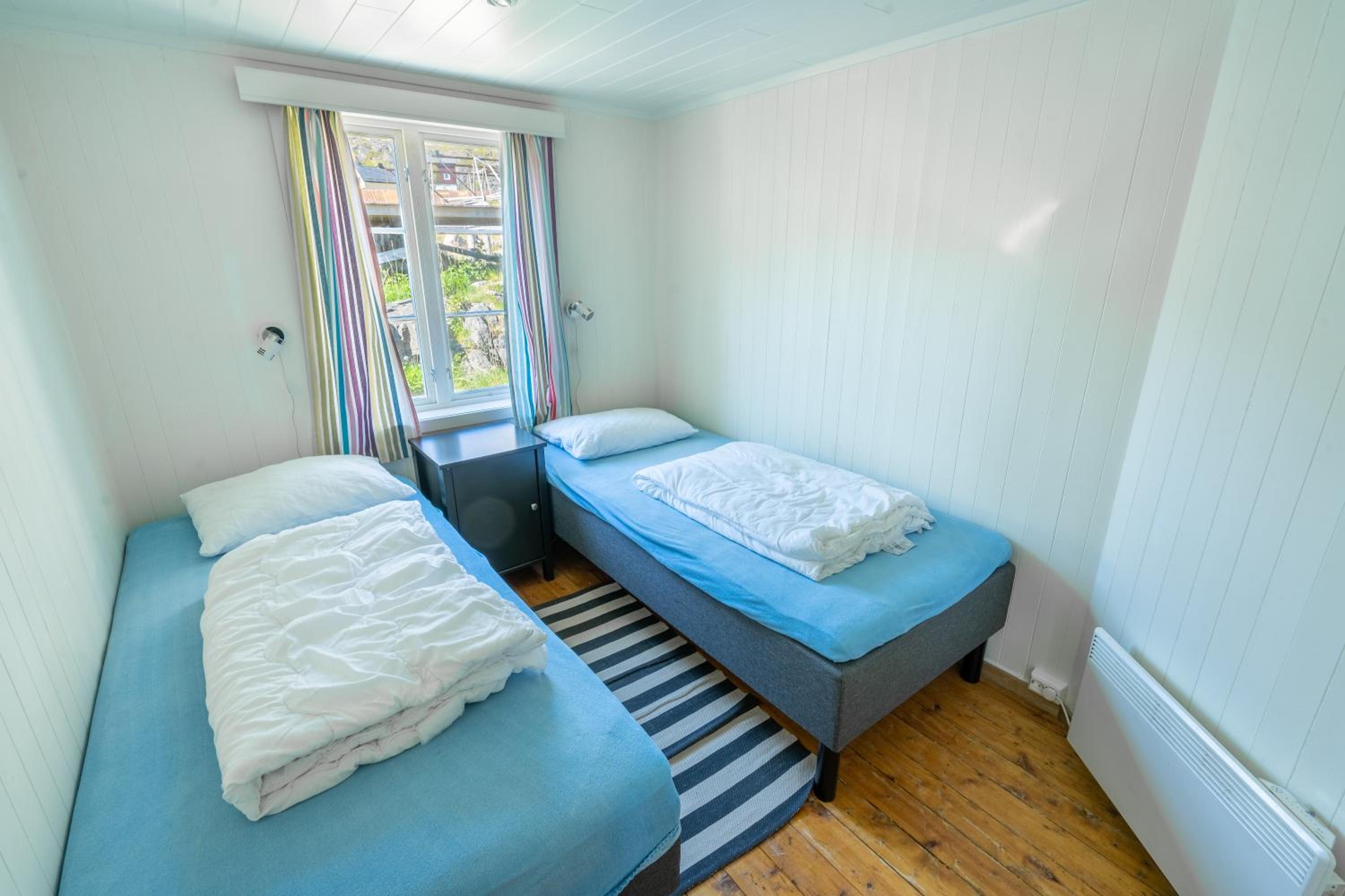 Sea View Three-Bedroom House - Photo 4
